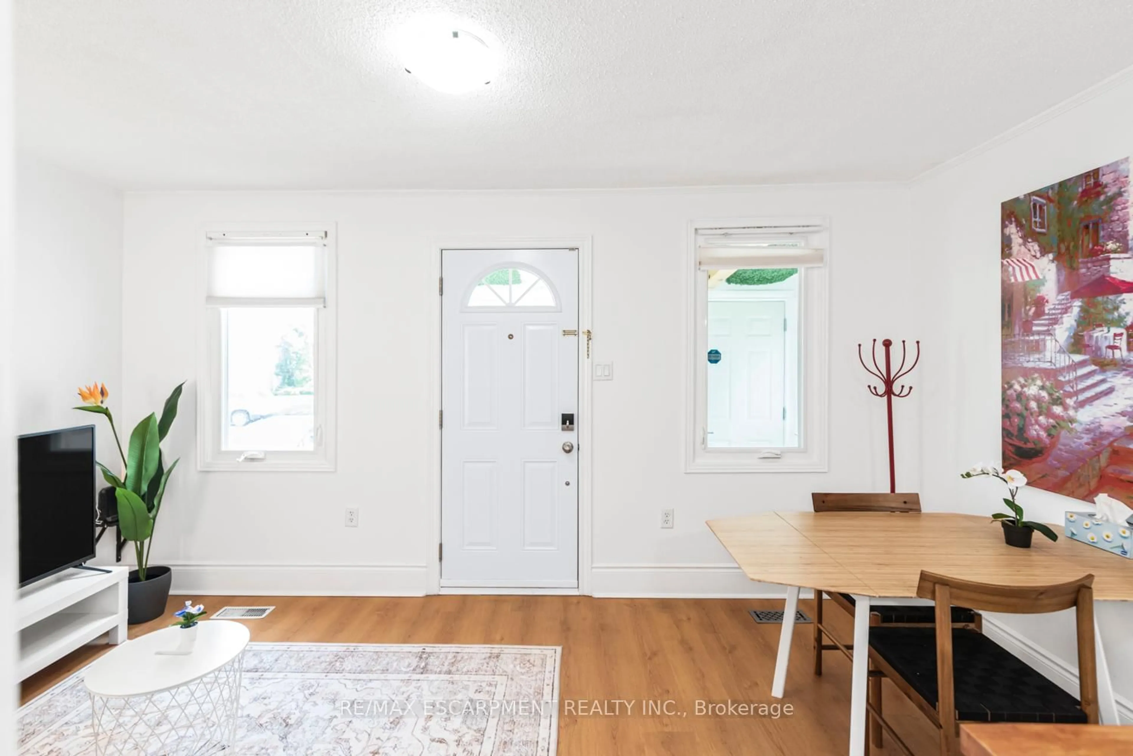 Indoor entryway for 167 TOLTON Ave, Hamilton Ontario L8H 5N9