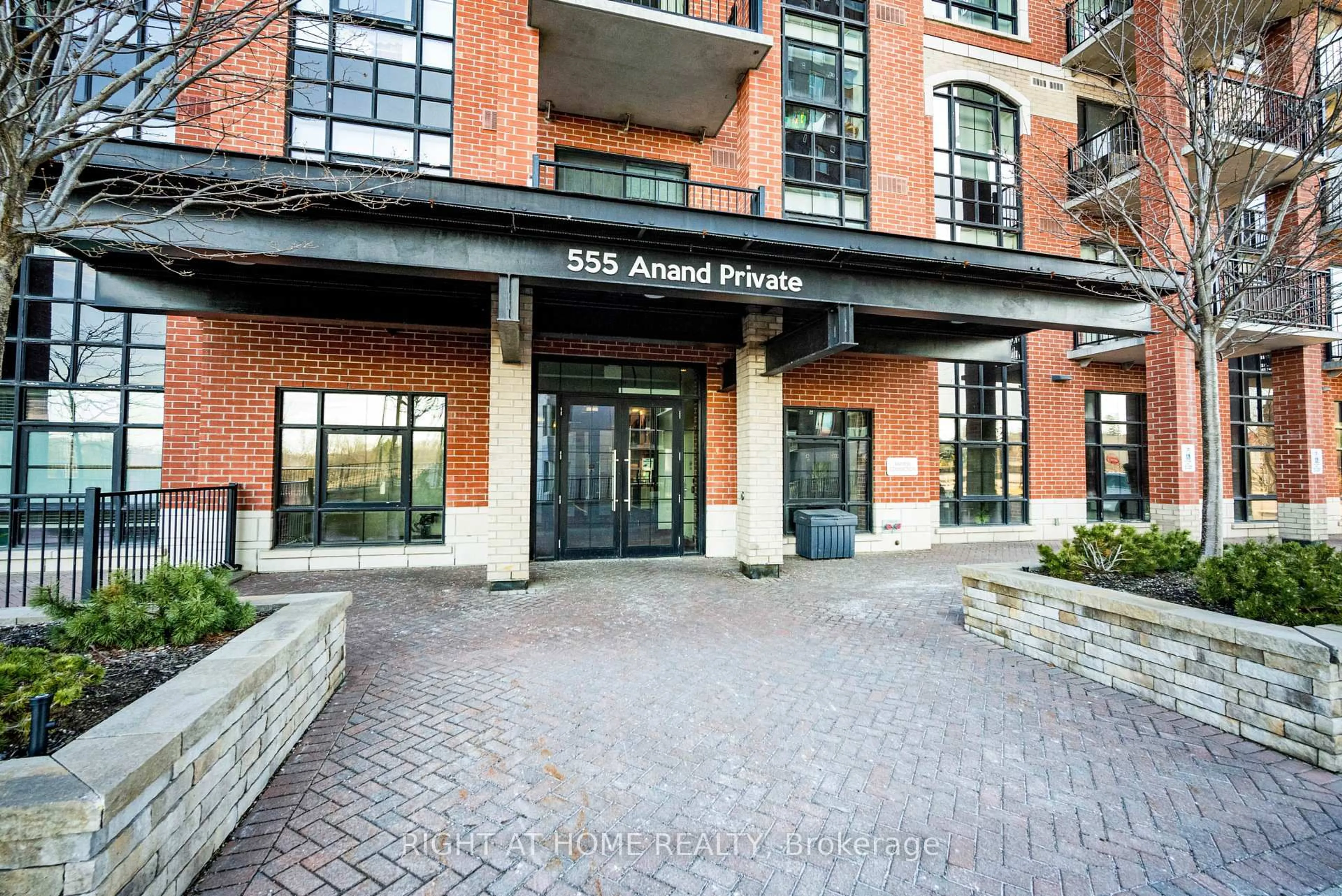 Indoor foyer for 555 Anand Private #911, Ottawa Ontario K1V 2R7