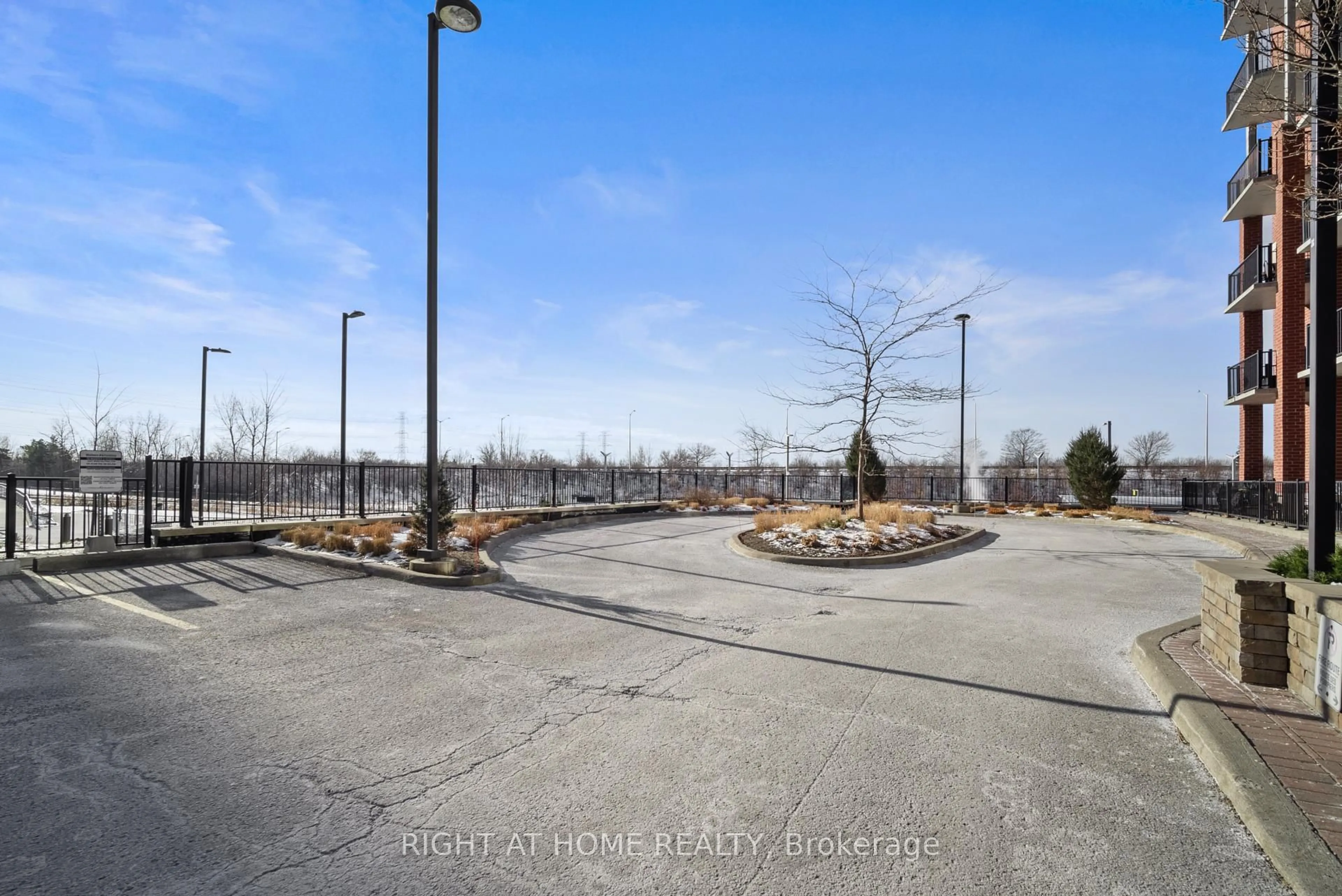 Patio, street for 555 Anand Private #911, Ottawa Ontario K1V 2R7