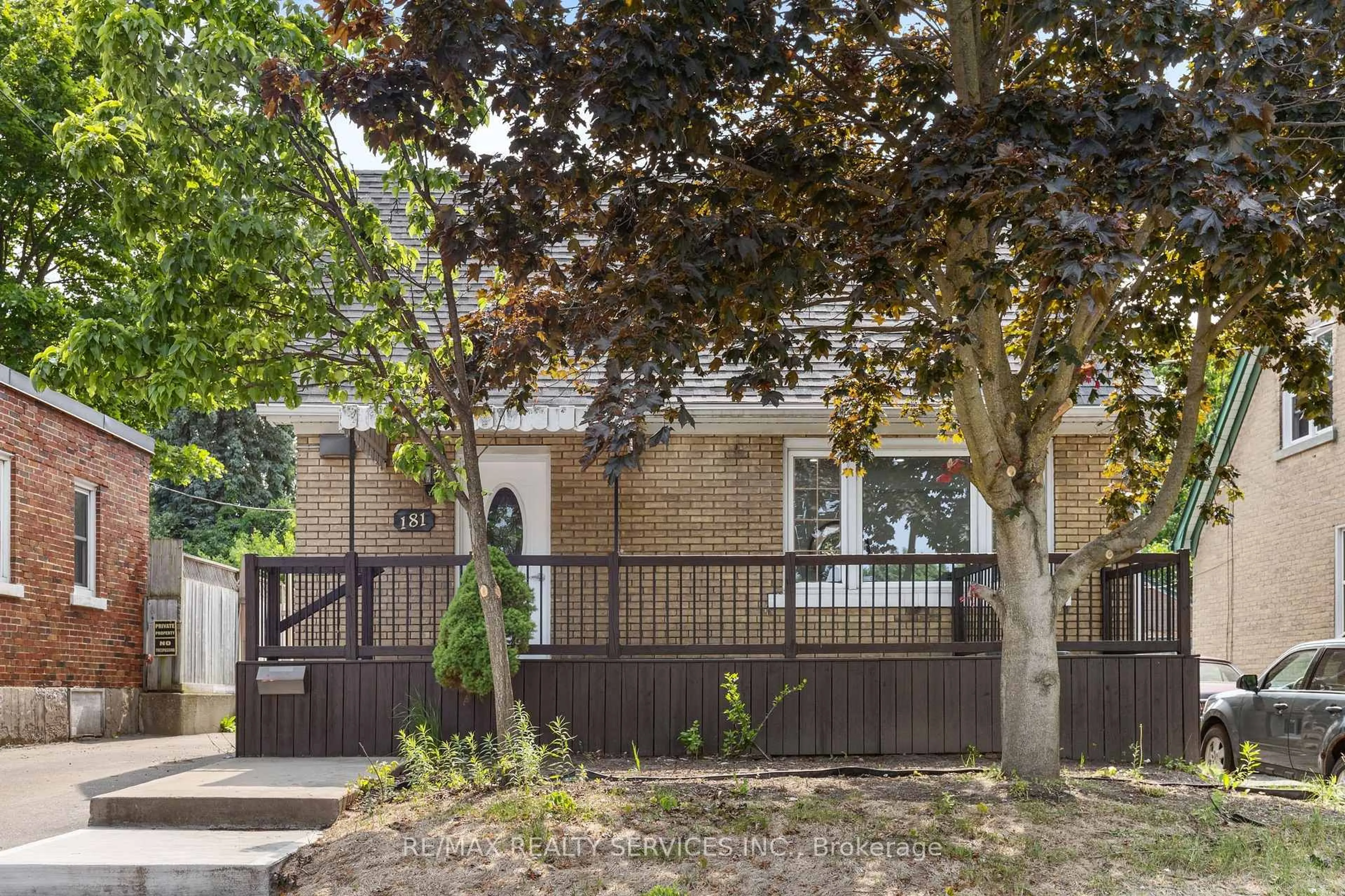 A pic from outside/outdoor area/front of a property/back of a property/a pic from drone, street for 181 Highland Rd. East, Kitchener Ontario N2M 3W1