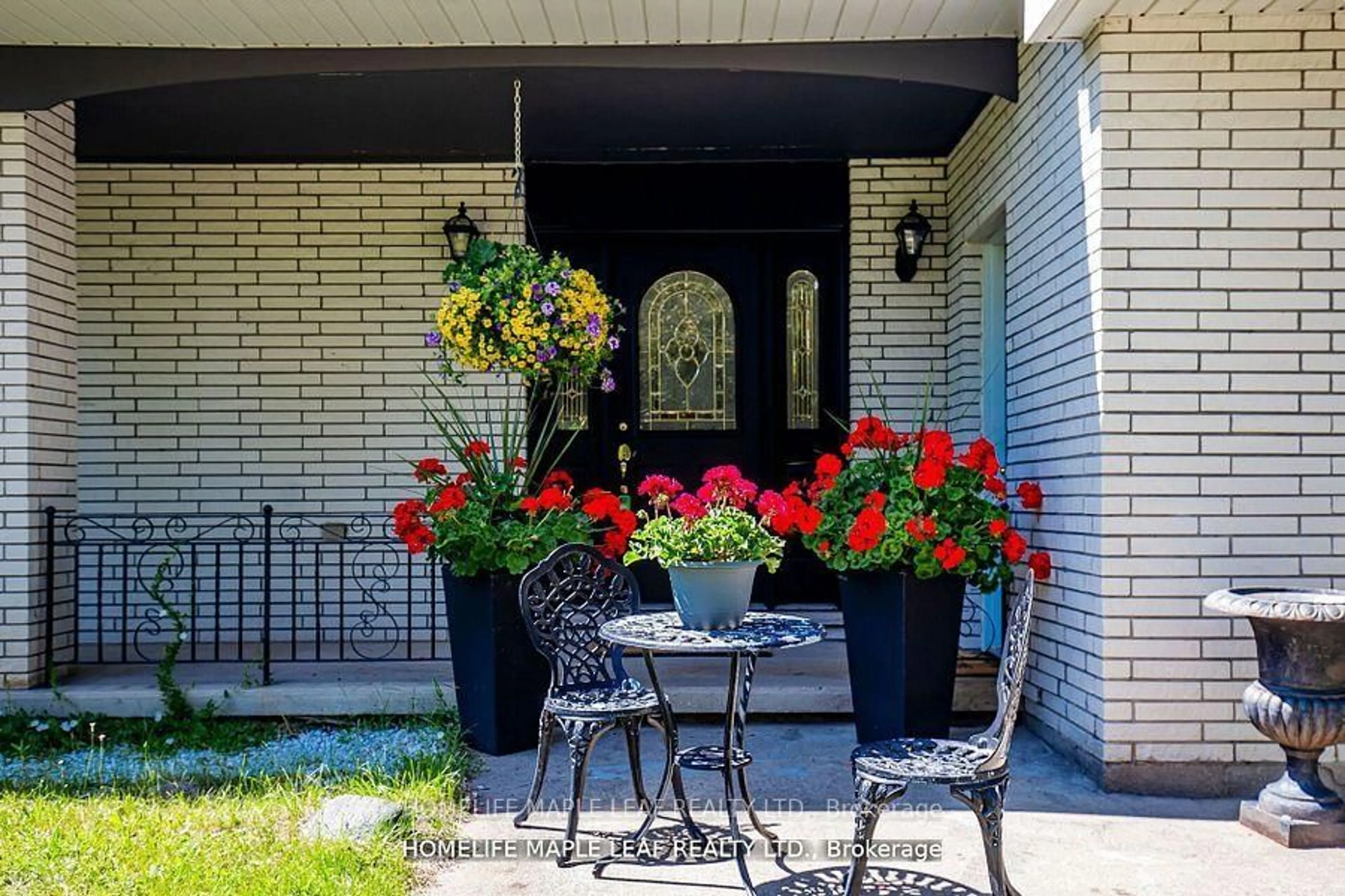 Patio, street for 8554 Hwy 7 Rd, Guelph/Eramosa Ontario N0B 2K0