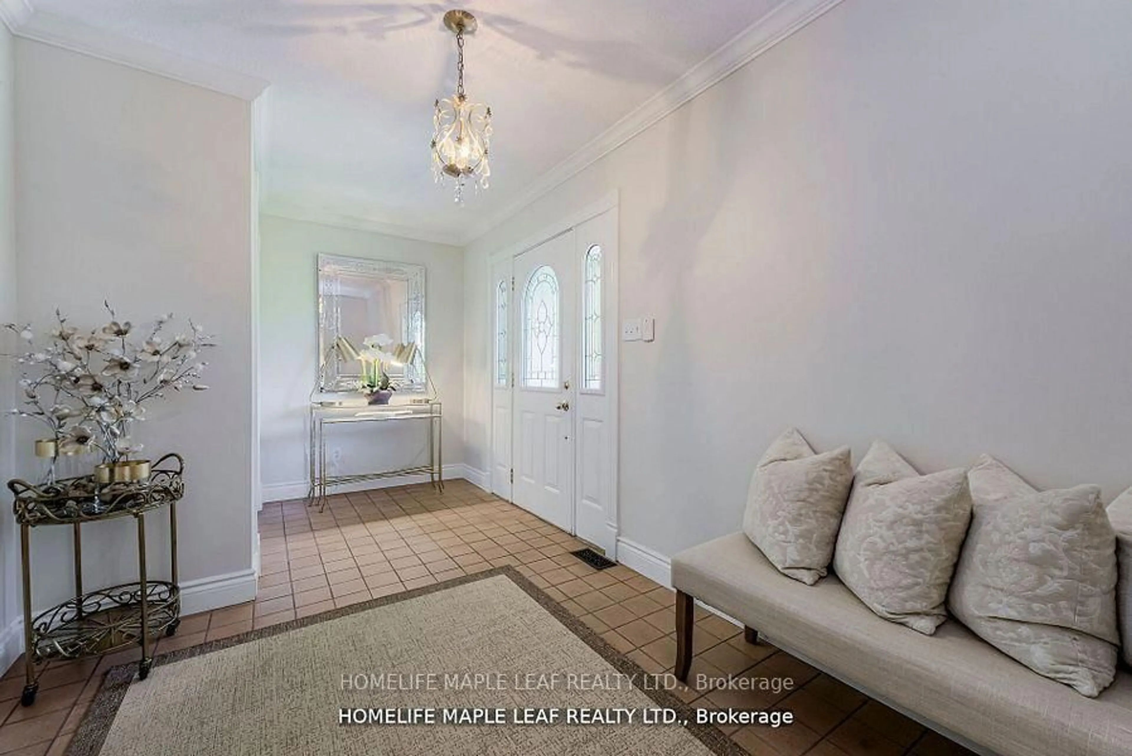 Indoor entryway for 8554 Hwy 7 Rd, Guelph/Eramosa Ontario N0B 2K0