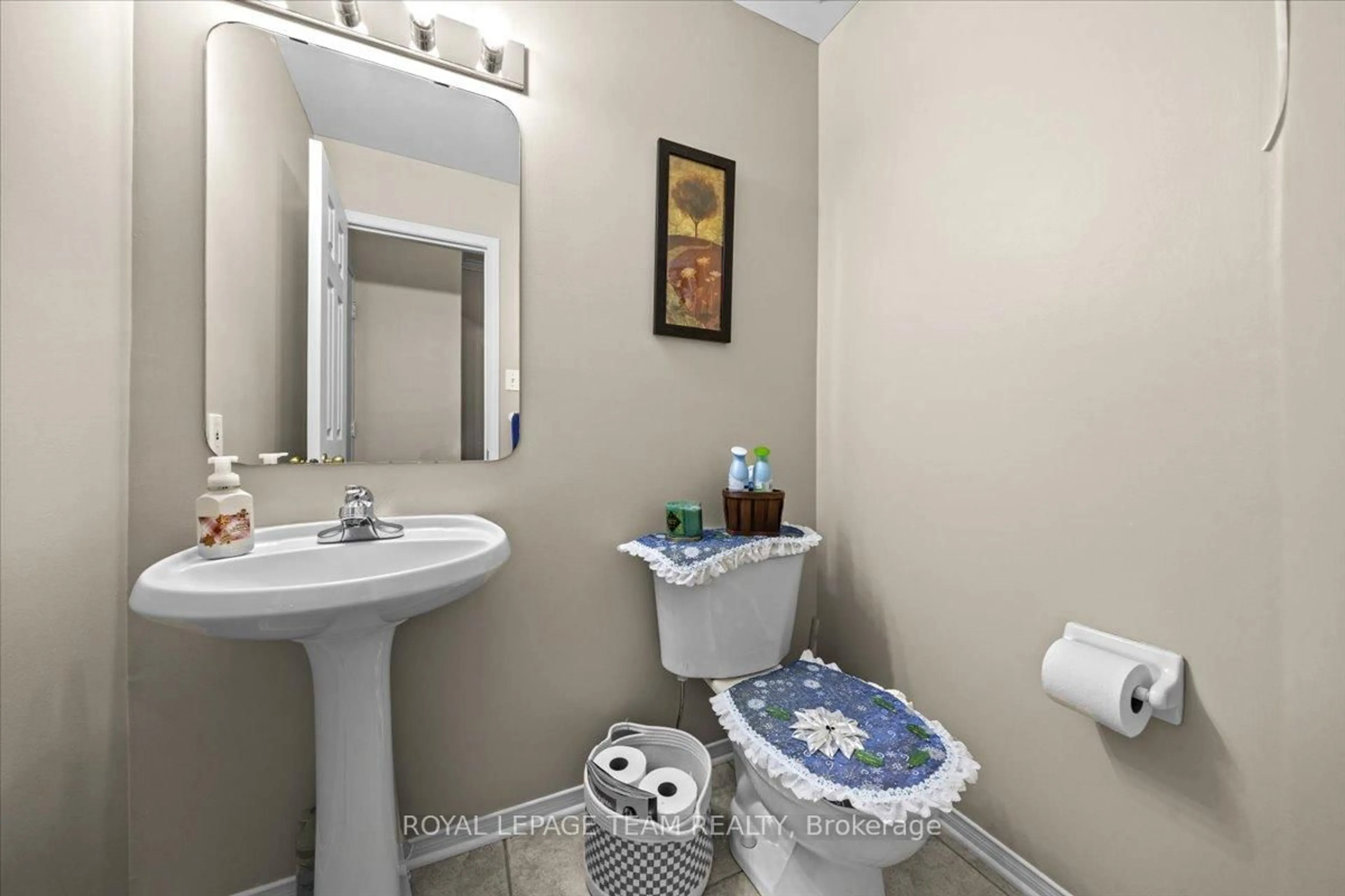 Standard bathroom, ceramic/tile floor for 29 Appledale Dr, Barrhaven Ontario K2J 4W5