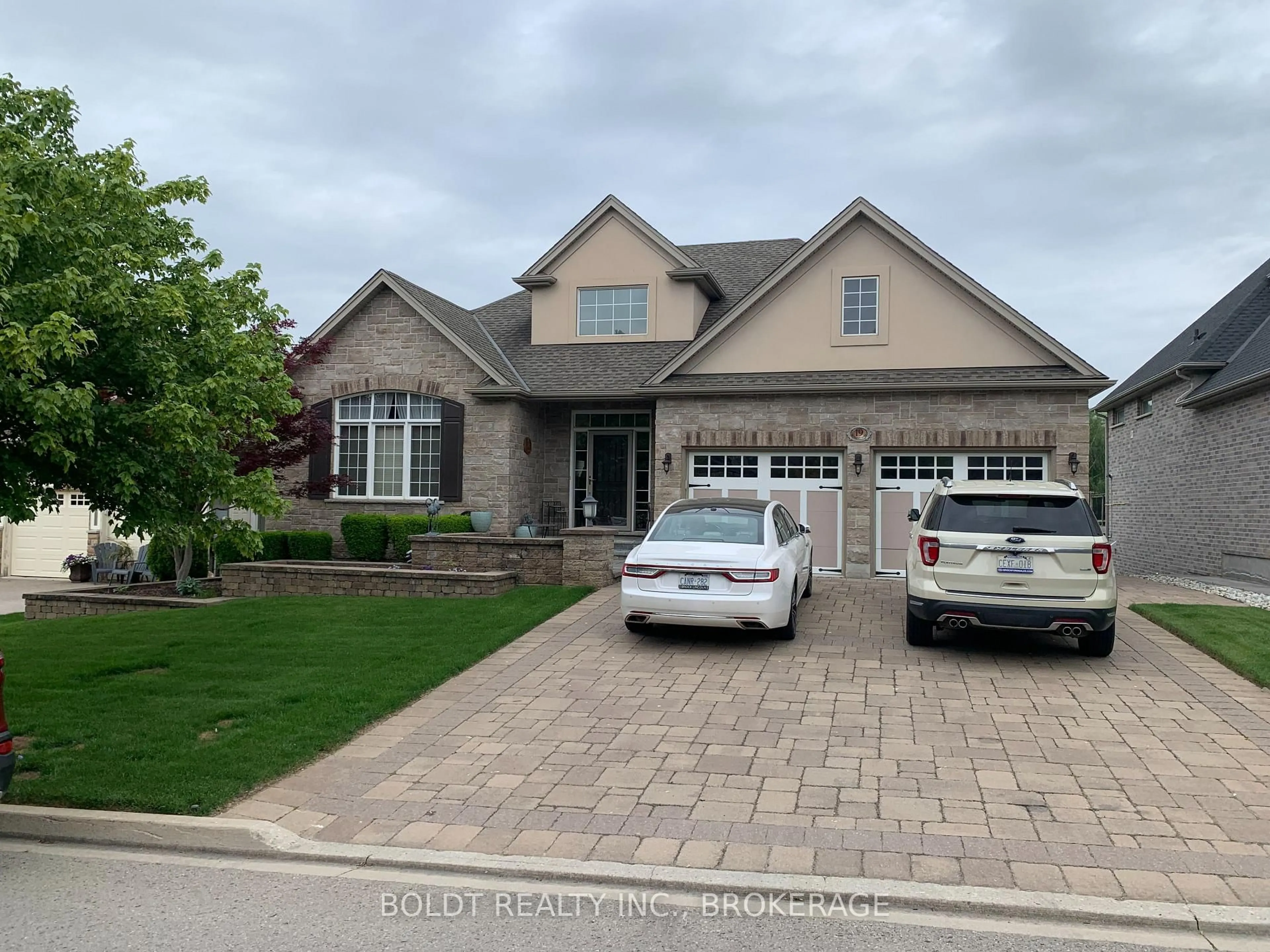 Home with brick exterior material, street for 19 Red Haven Dr, Niagara-on-the-Lake Ontario L0S 1J0