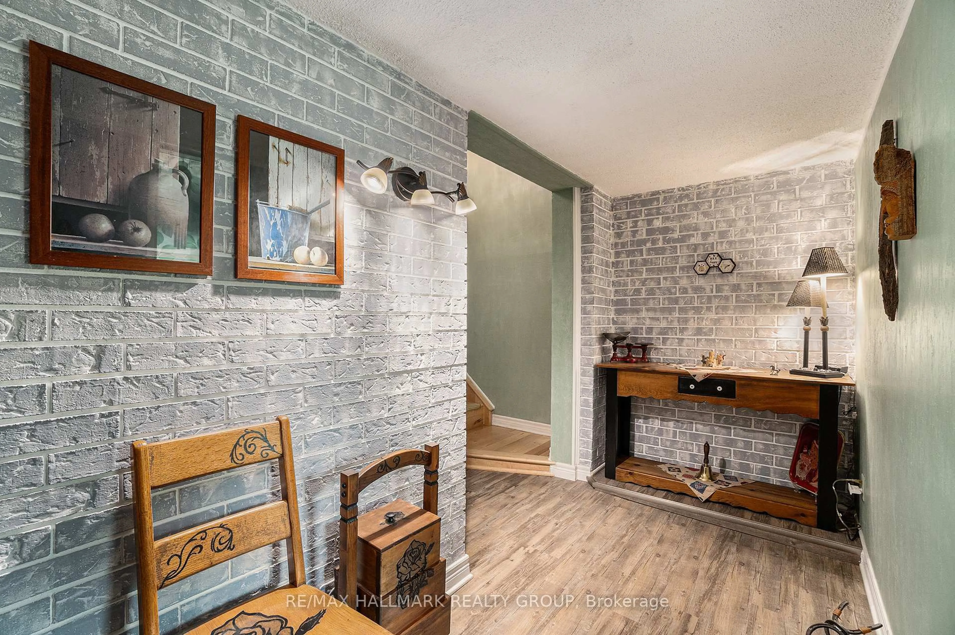 Indoor entryway for 183 Foster Rd, Ashton Ontario K0A 1B0