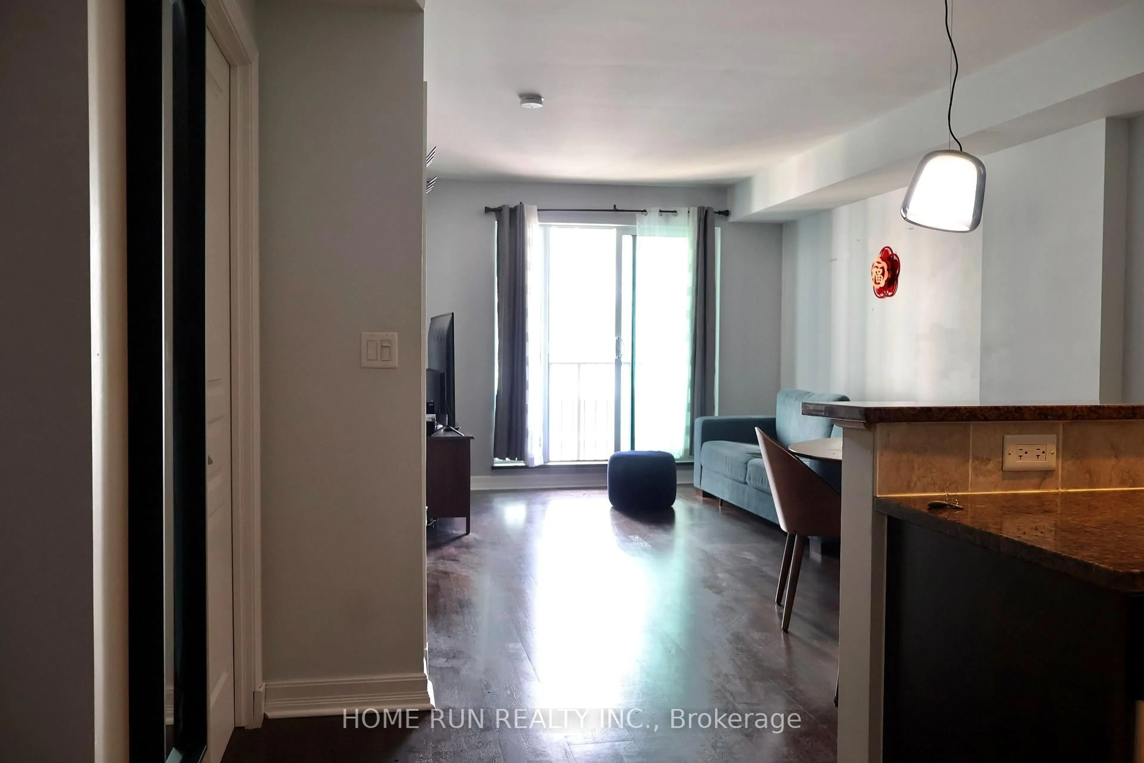 Unknown for 200 Besserer #808, Ottawa Ontario K1N 0A7