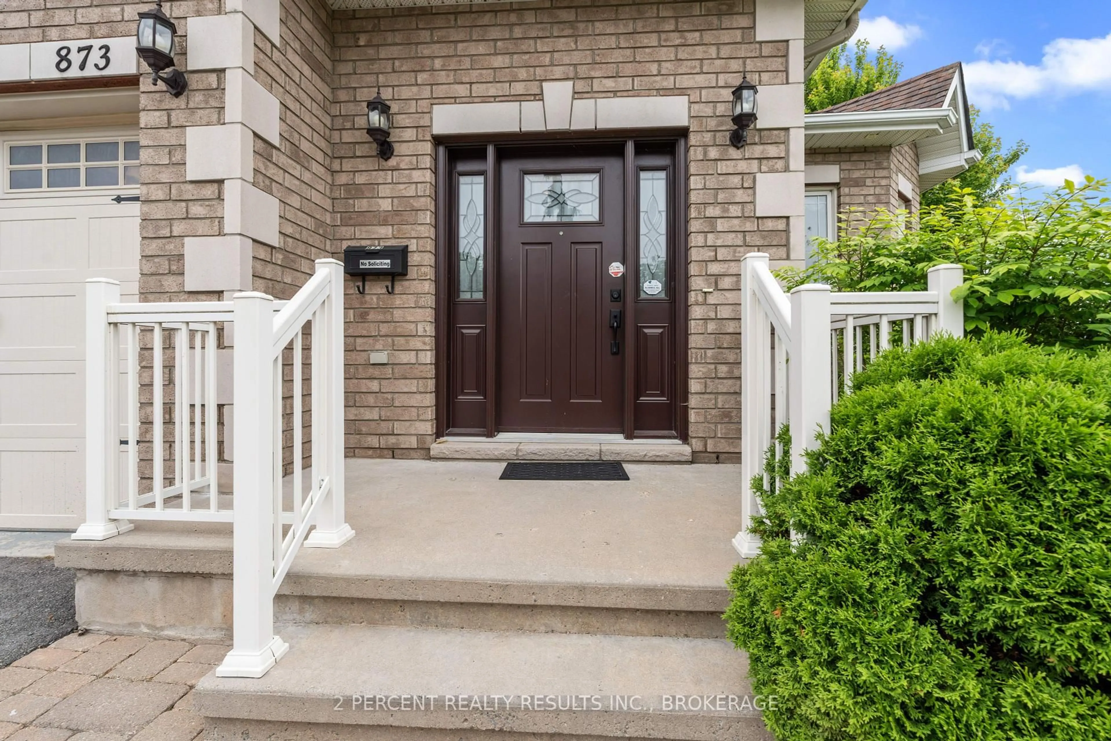 Indoor entryway for 873 Jasmine St, Kingston Ontario K7K 0A5