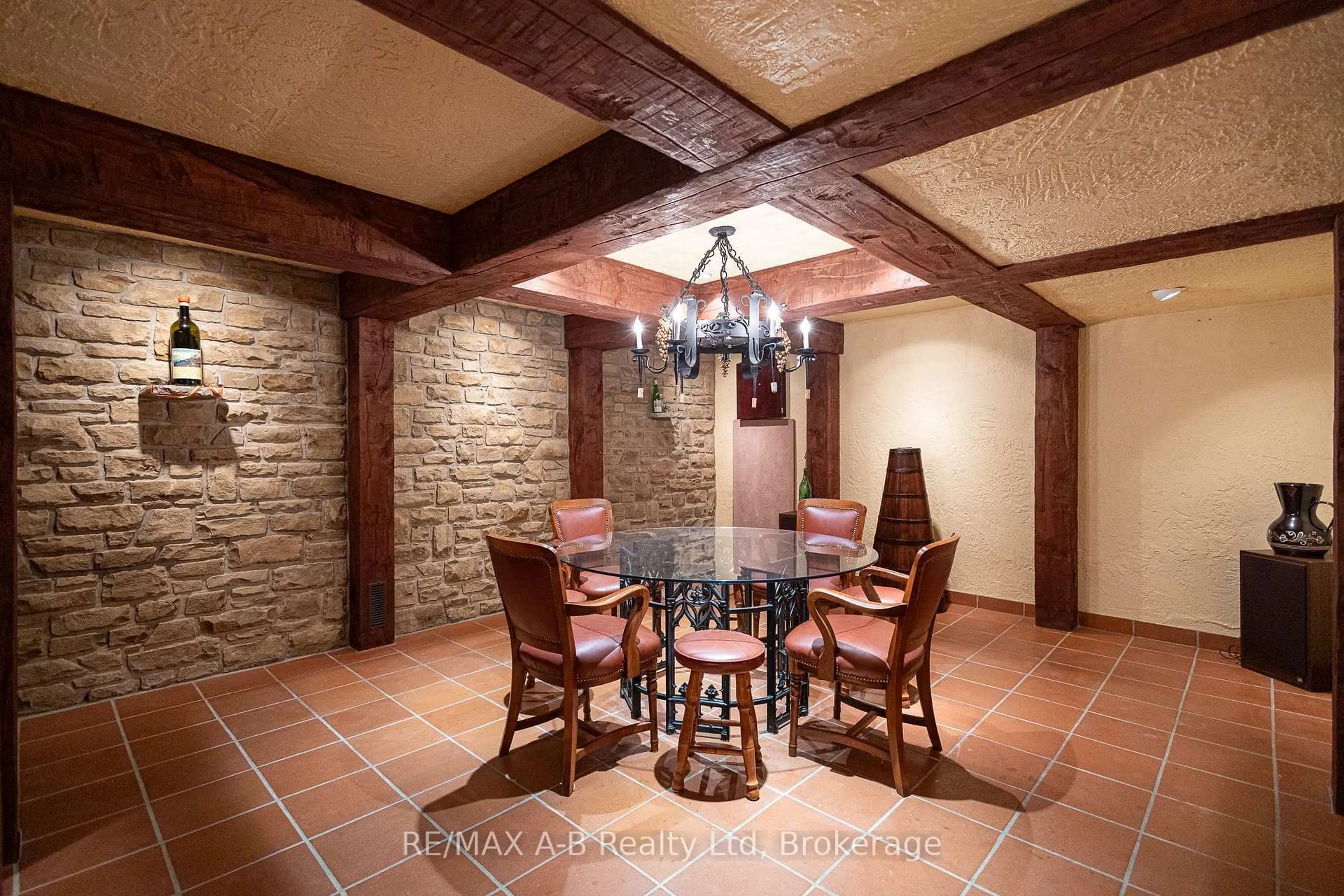 Dining room, ceramic/tile floor for 3812 Bannerd Dr, Perth South Ontario N5A 6S4
