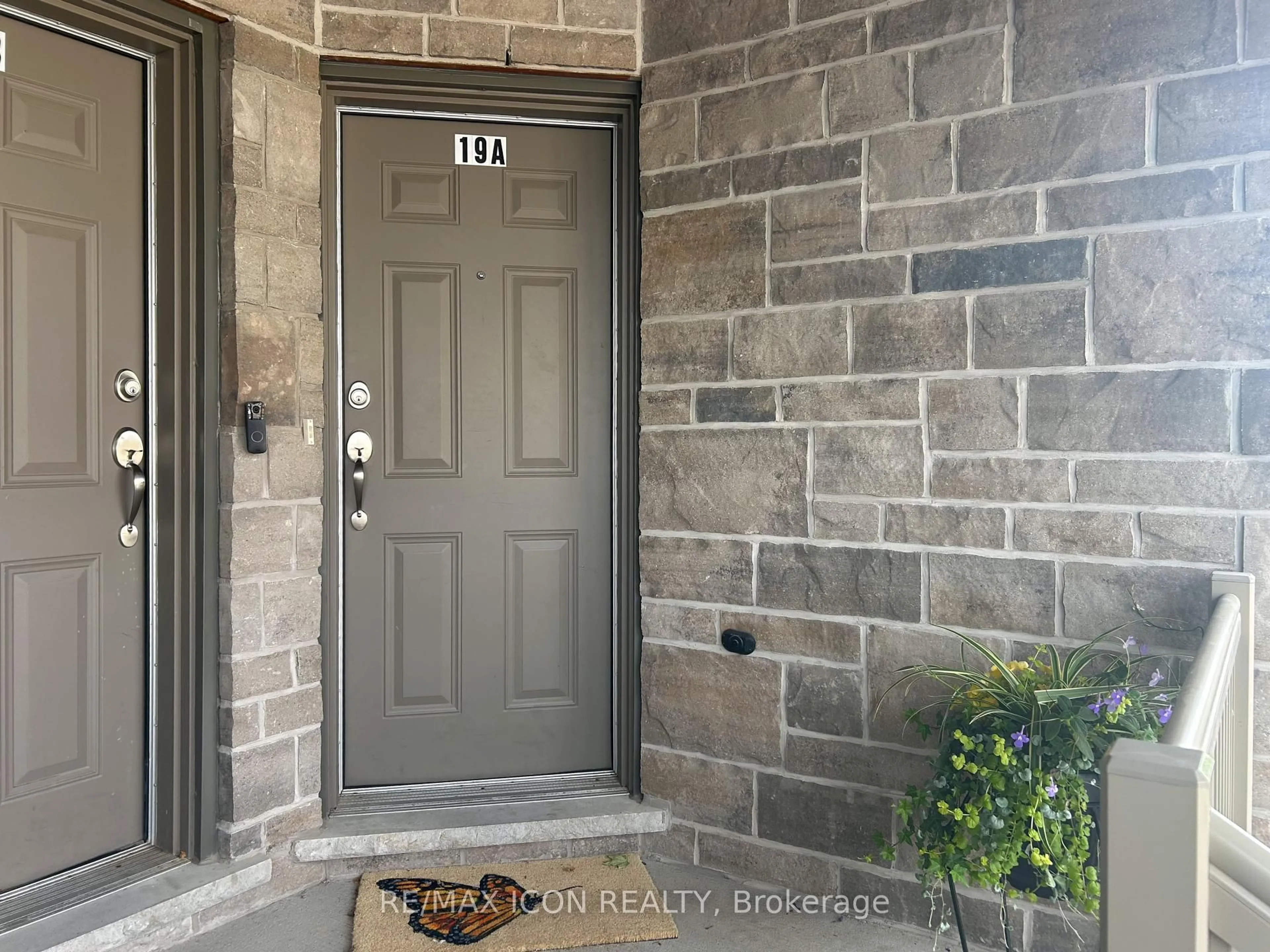 Indoor entryway for 85 Mullin Dr #19A, Guelph Ontario N1E 7M2