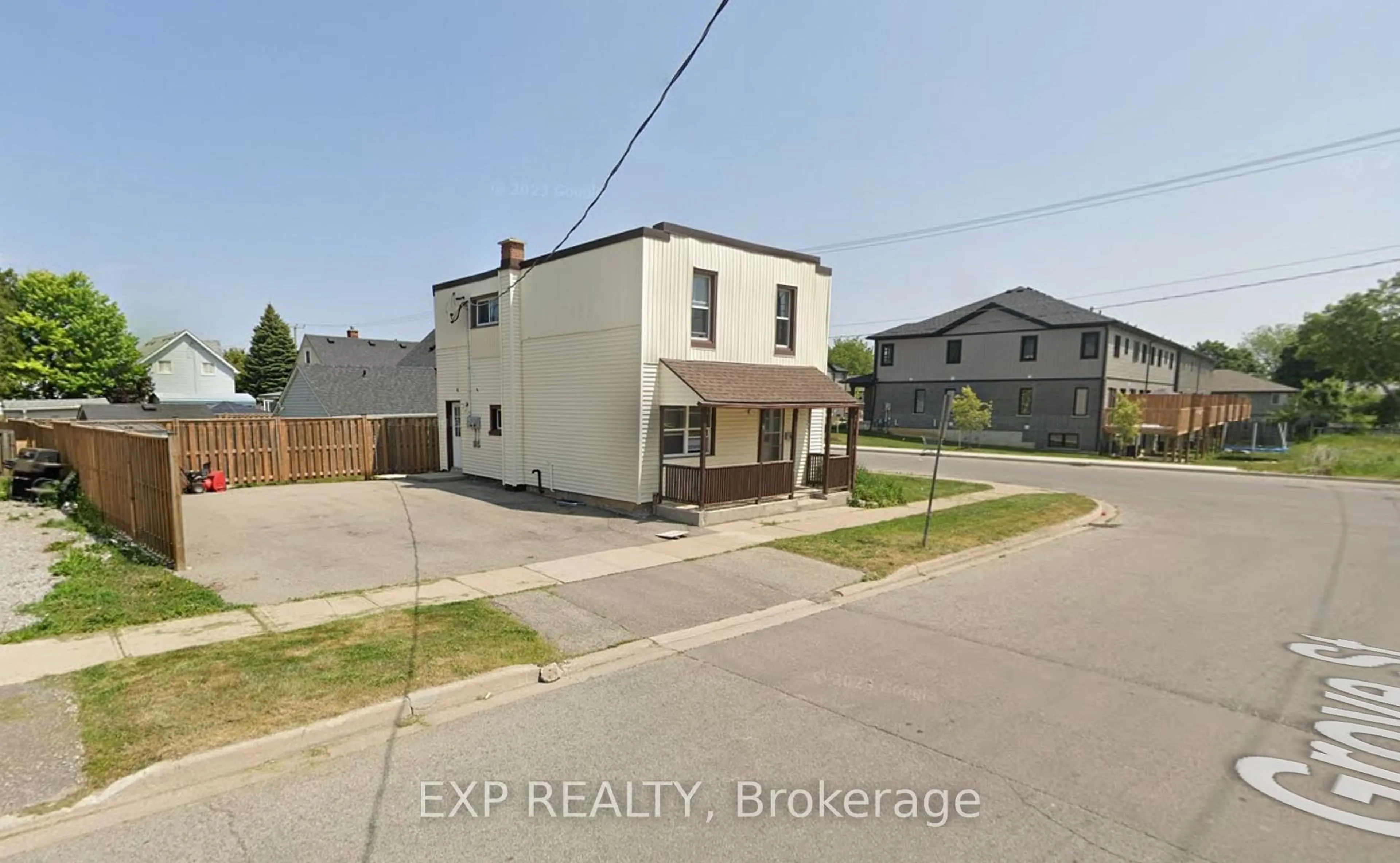 A pic from outside/outdoor area/front of a property/back of a property/a pic from drone, street for 203 Grove St, Norfolk Ontario N3Y 1K5