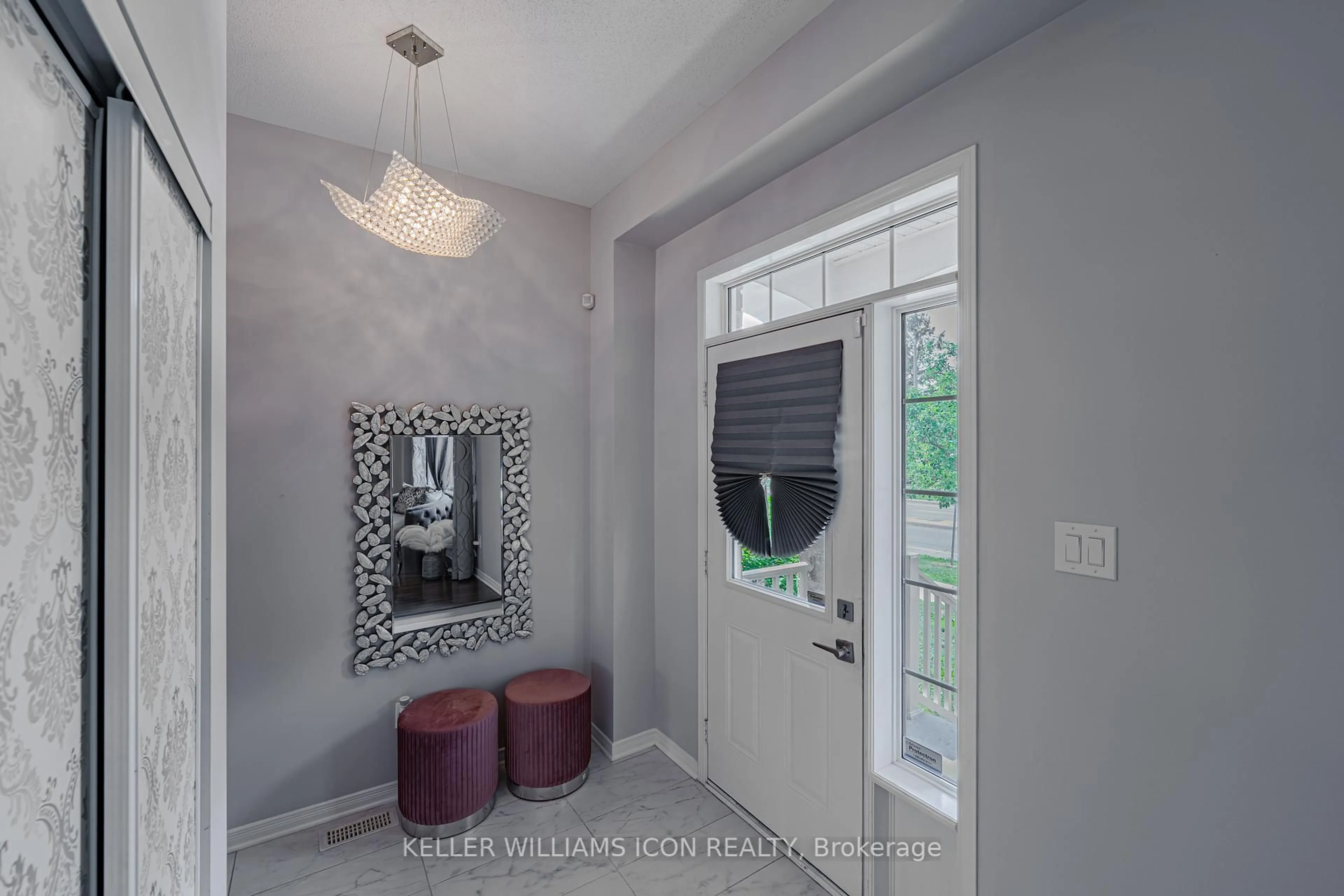 Indoor entryway for 246 Longfields Dr, Ottawa Ontario K2J 5Y7
