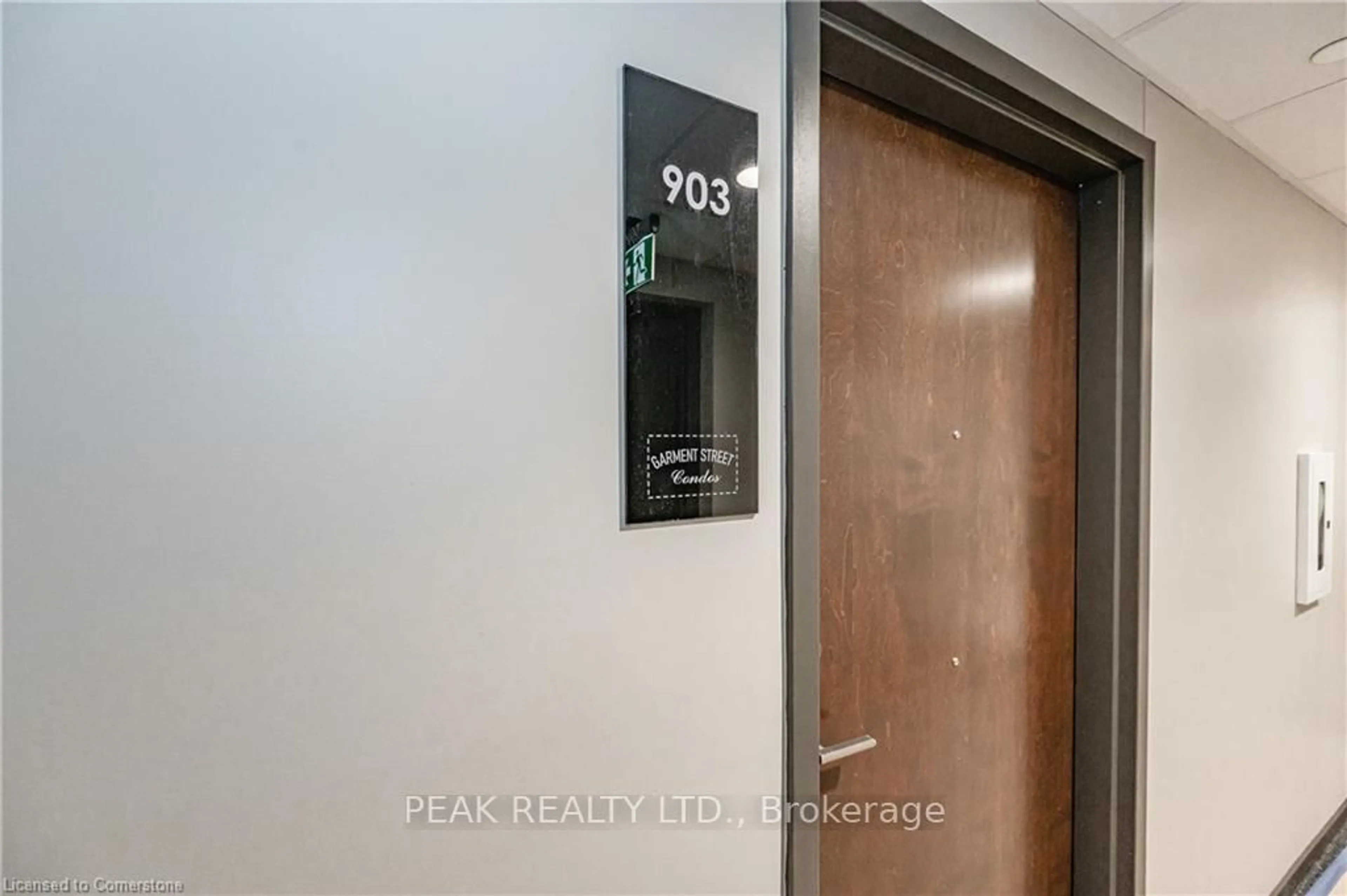 Indoor foyer for 108 Garment St #903, Kitchener Ontario N2G 0E2