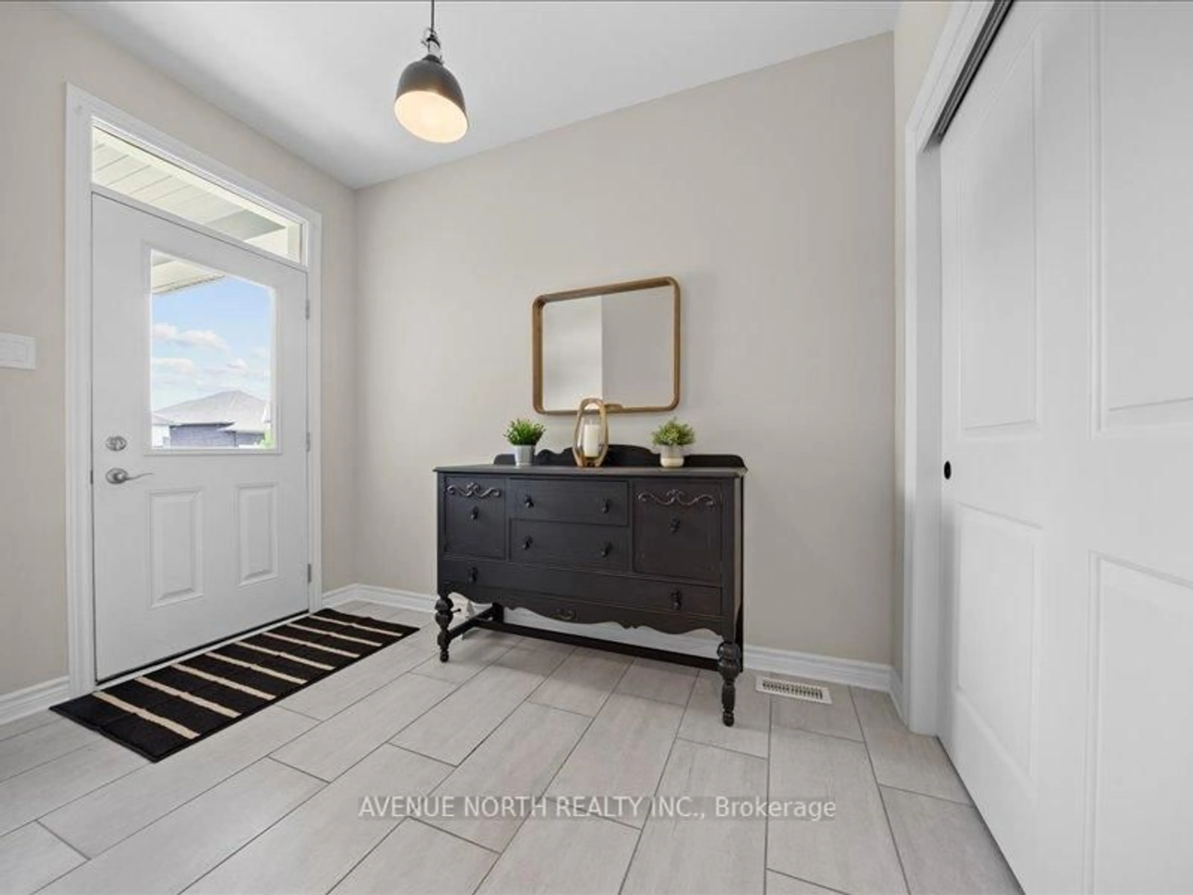 Indoor entryway for 503 Kindred Cres, North Grenville Ontario K0G 1J0