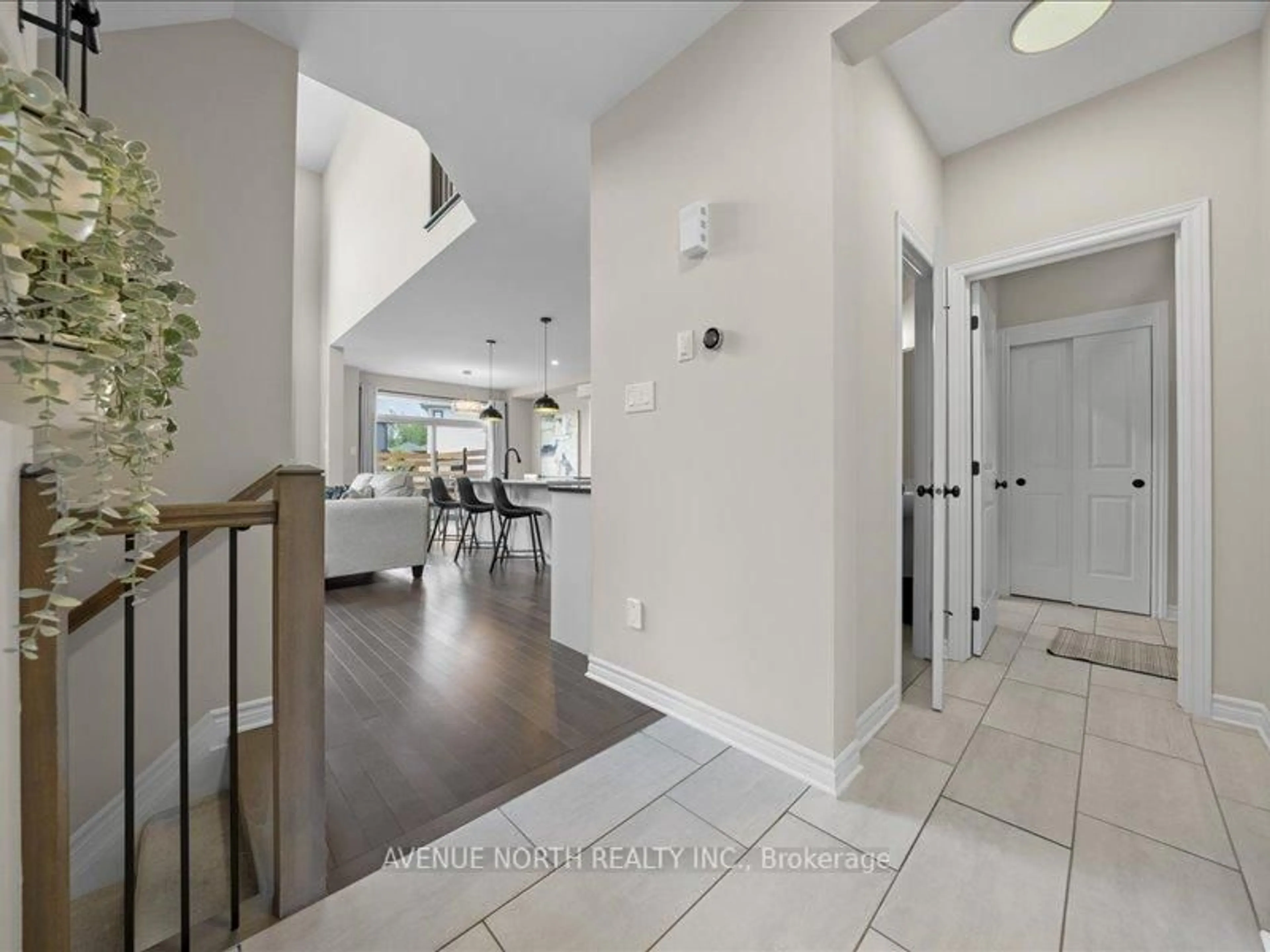 Indoor entryway for 503 Kindred Cres, North Grenville Ontario K0G 1J0