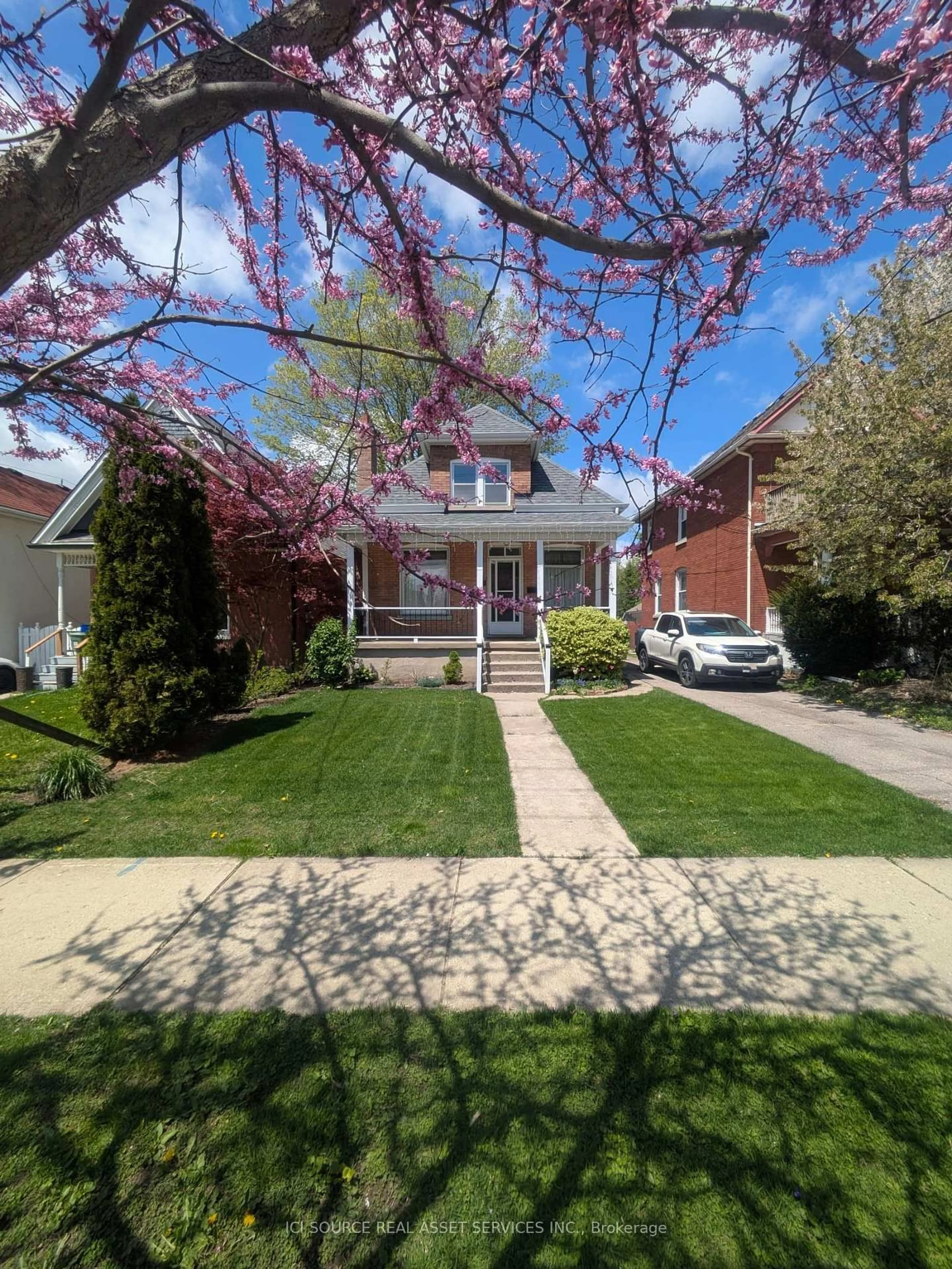 Unknown for 412 Grosvenor St, London East Ontario N5Y 3S4