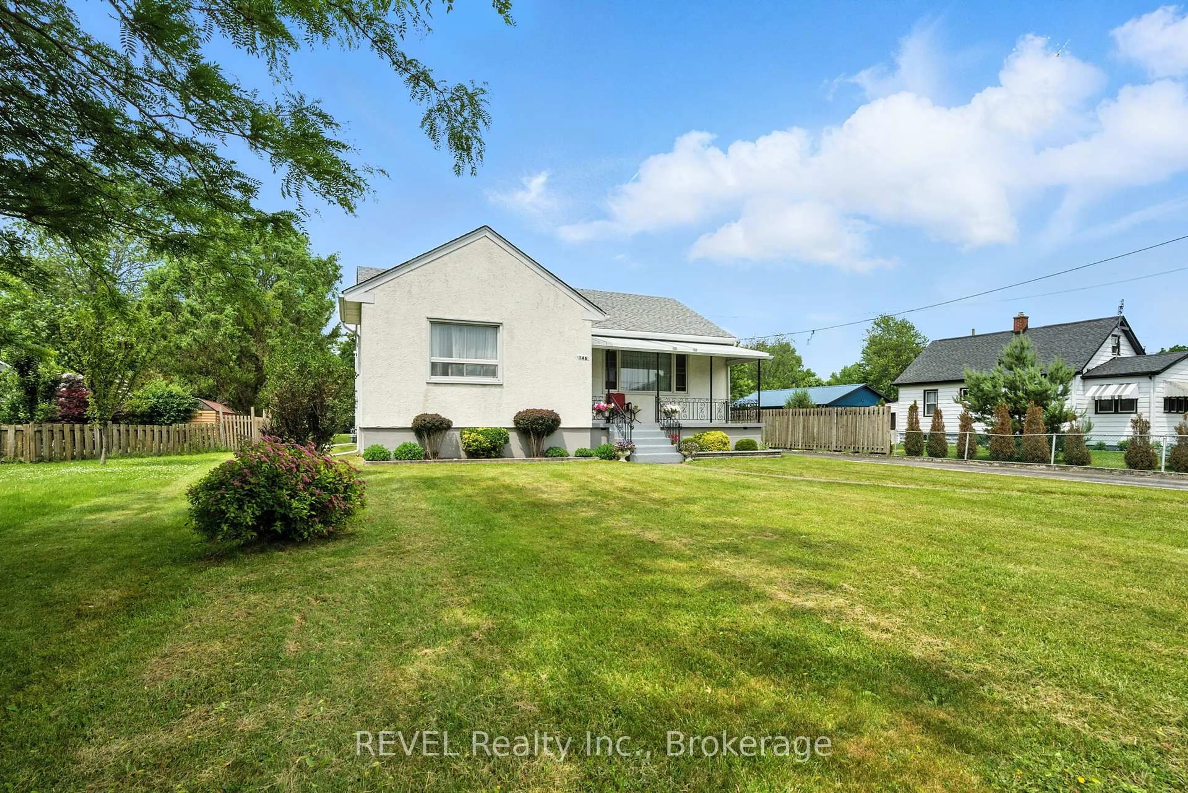 A pic from outside/outdoor area/front of a property/back of a property/a pic from drone, street for 146 Main St, Port Colborne Ontario L3K 1S4