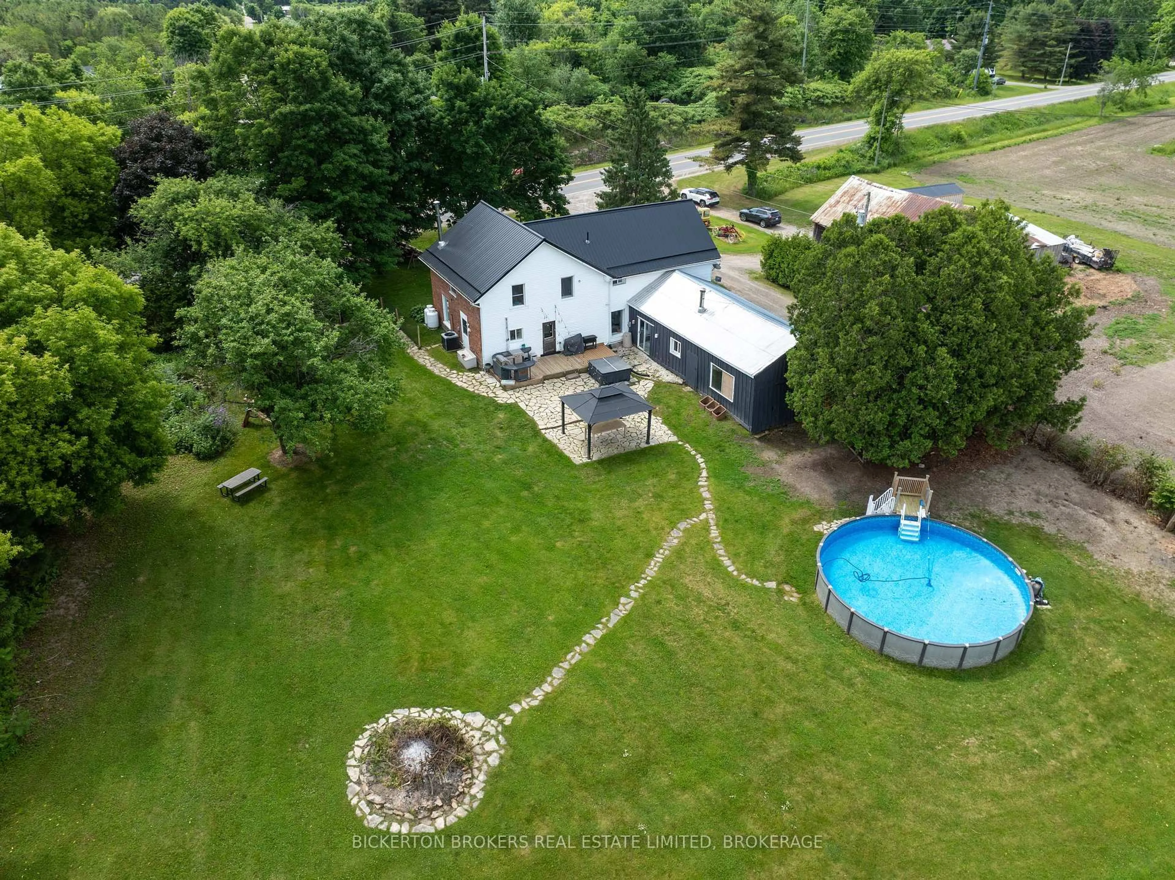 A pic from outside/outdoor area/front of a property/back of a property/a pic from drone, water/lake/river/ocean view for 1454 County Road 2 Rd, Front of Yonge Ontario K0E 1R0