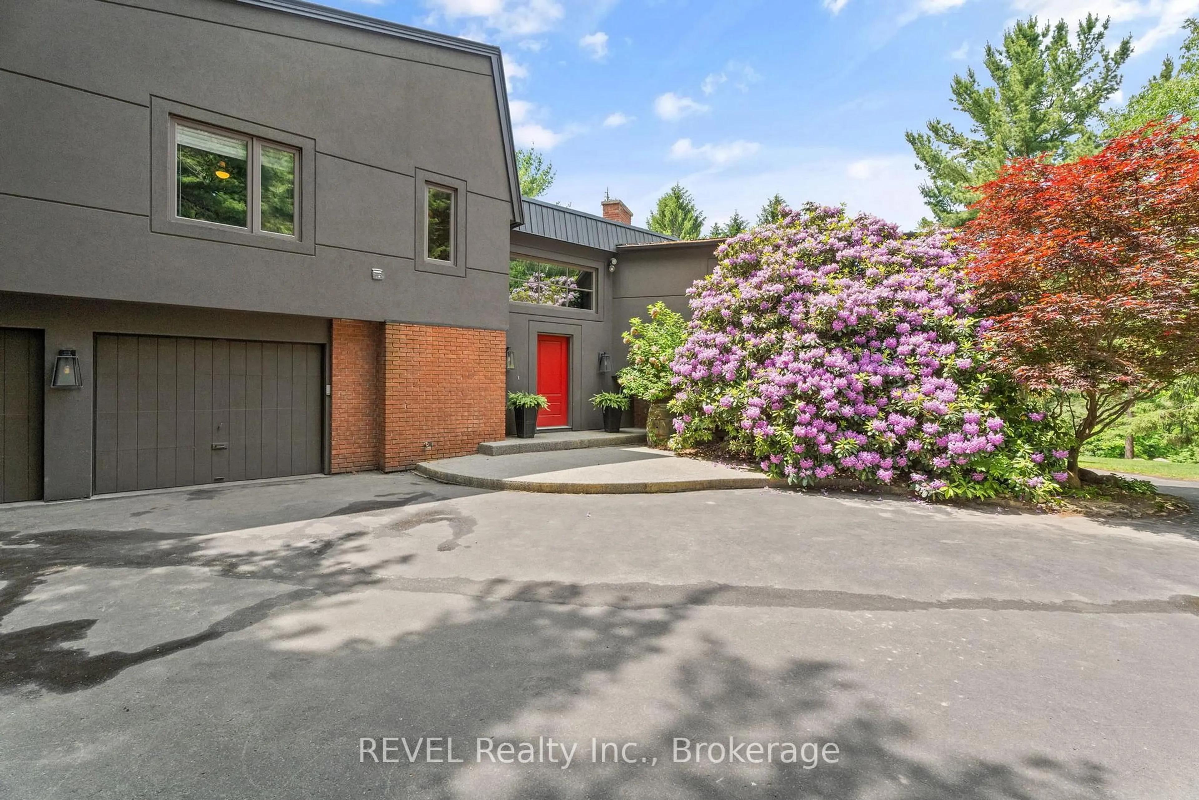 Home with brick exterior material, street for 2027 HANSLER St, Pelham Ontario L0S 1M0