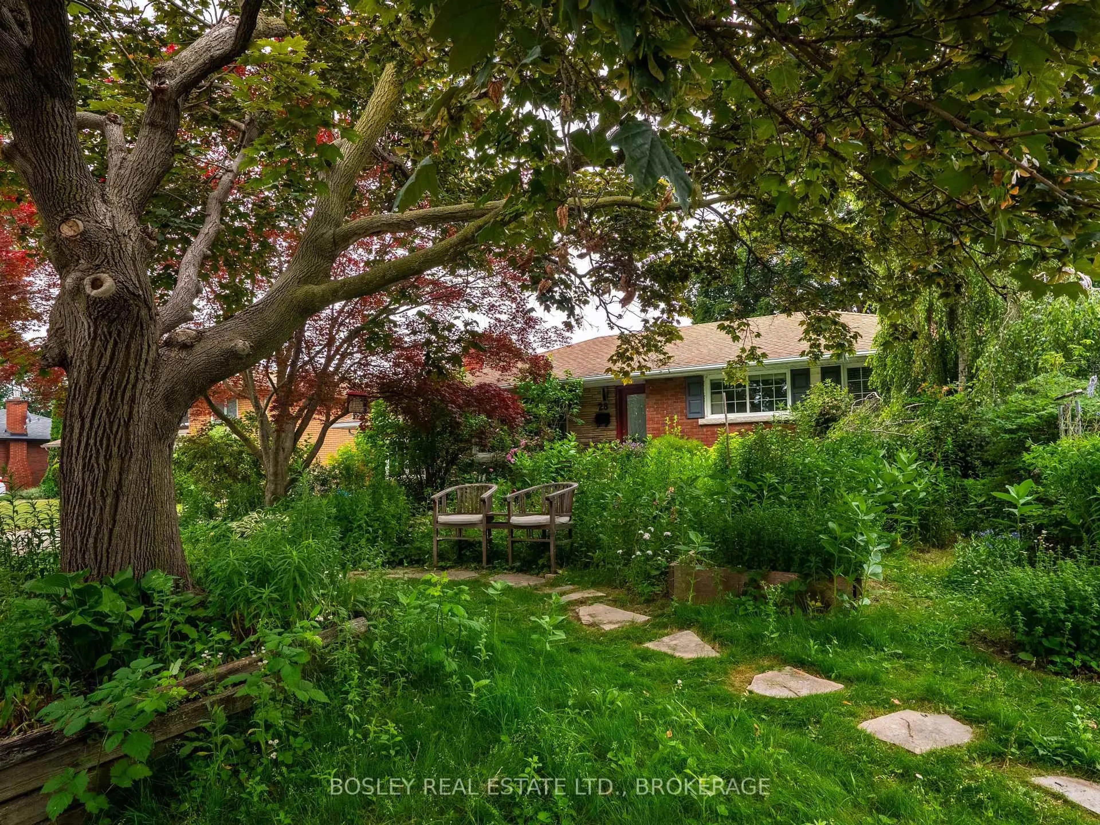Patio, forest/trees view for 28 Kilbourne Cres, St. Catharines Ontario L2M 3E4
