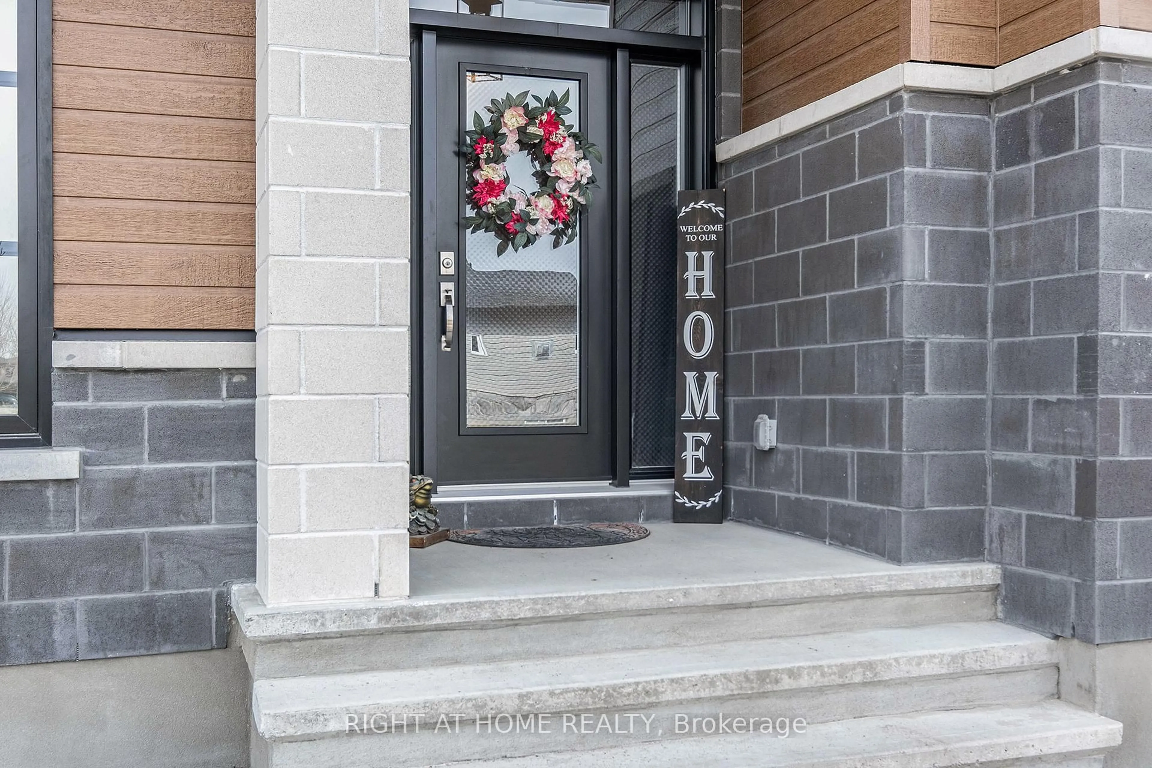Indoor entryway for 1073 Diamond St, Clarence-Rockland Ontario K4K 0J1