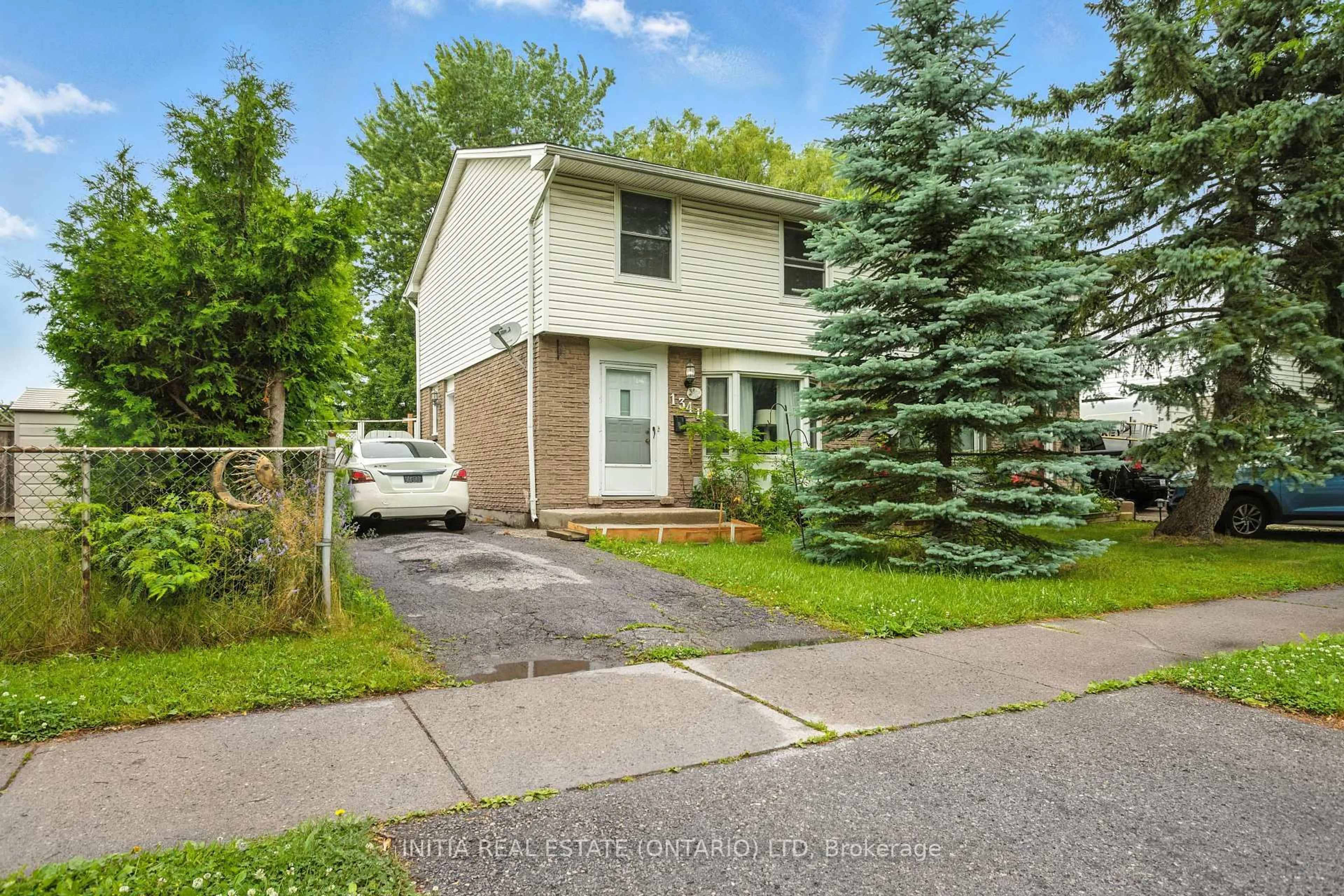Home with vinyl exterior material, street for 1341 Jalna Blvd, London South Ontario N6E 2G3