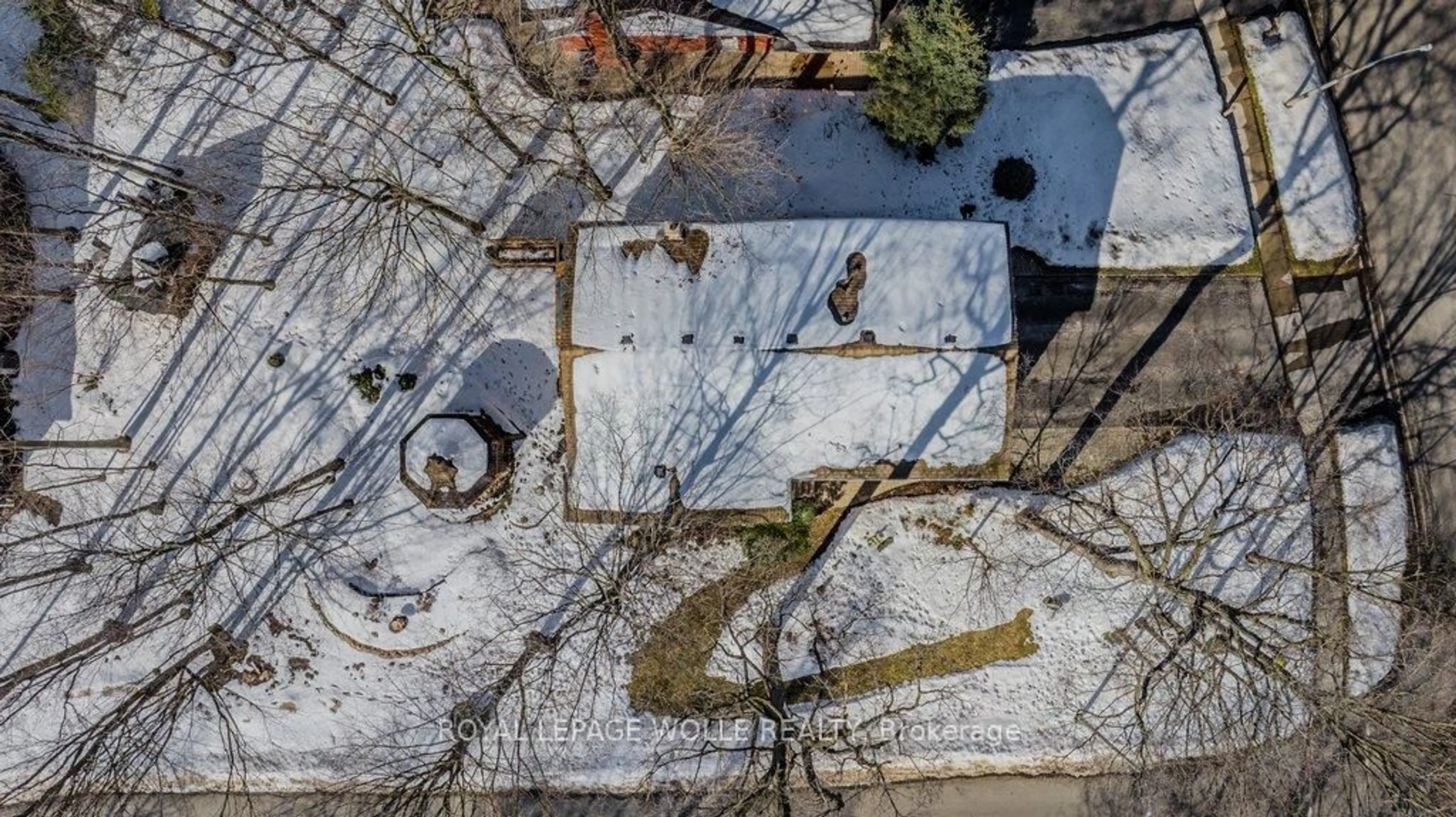A pic from outside/outdoor area/front of a property/back of a property/a pic from drone, street for 1 Nuthatch Pl, Woolwich Ontario N3B 3G5
