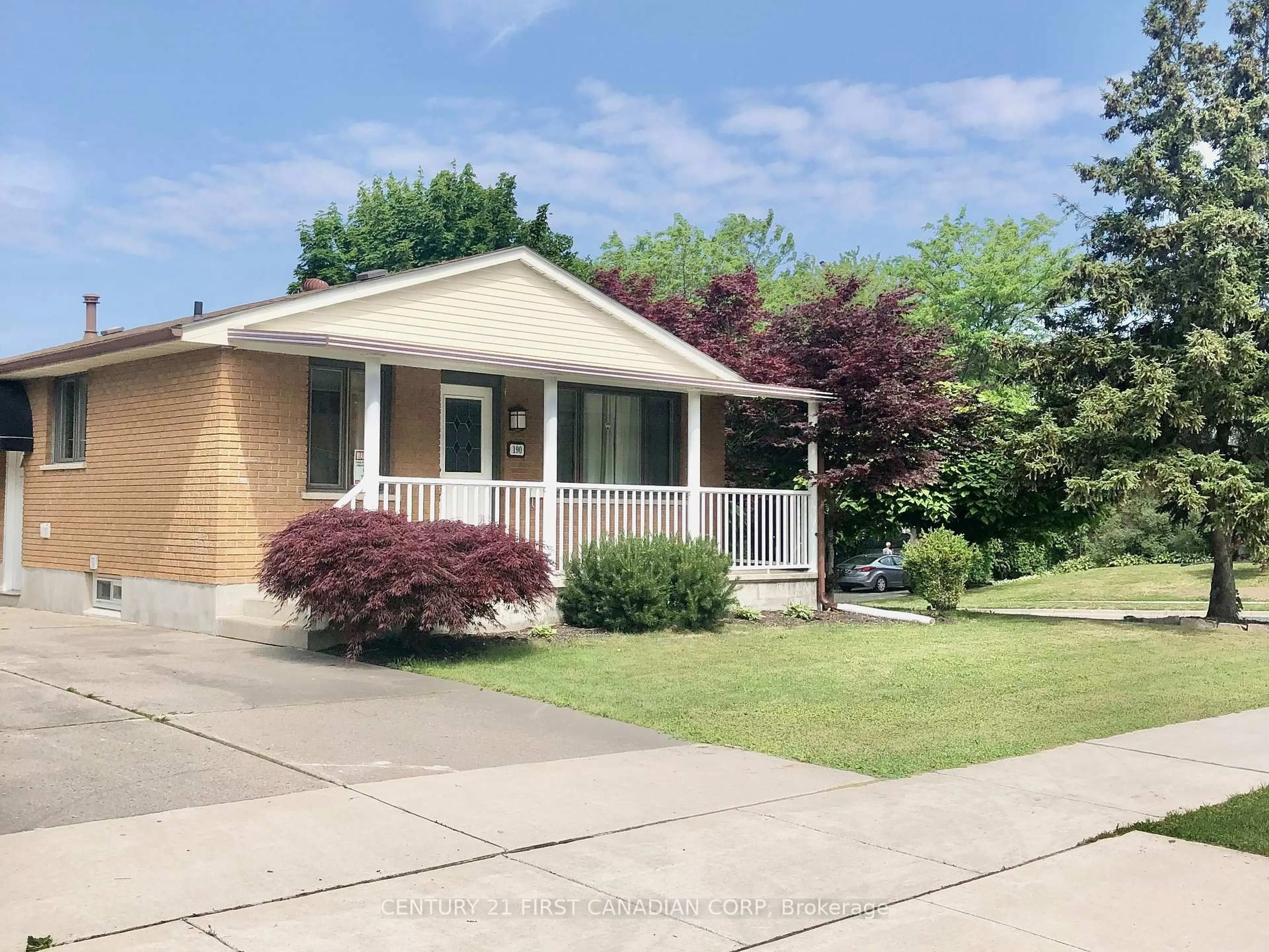 Home with vinyl exterior material, street for 190 Fairview Ave, St. Thomas Ontario N5R 5K4