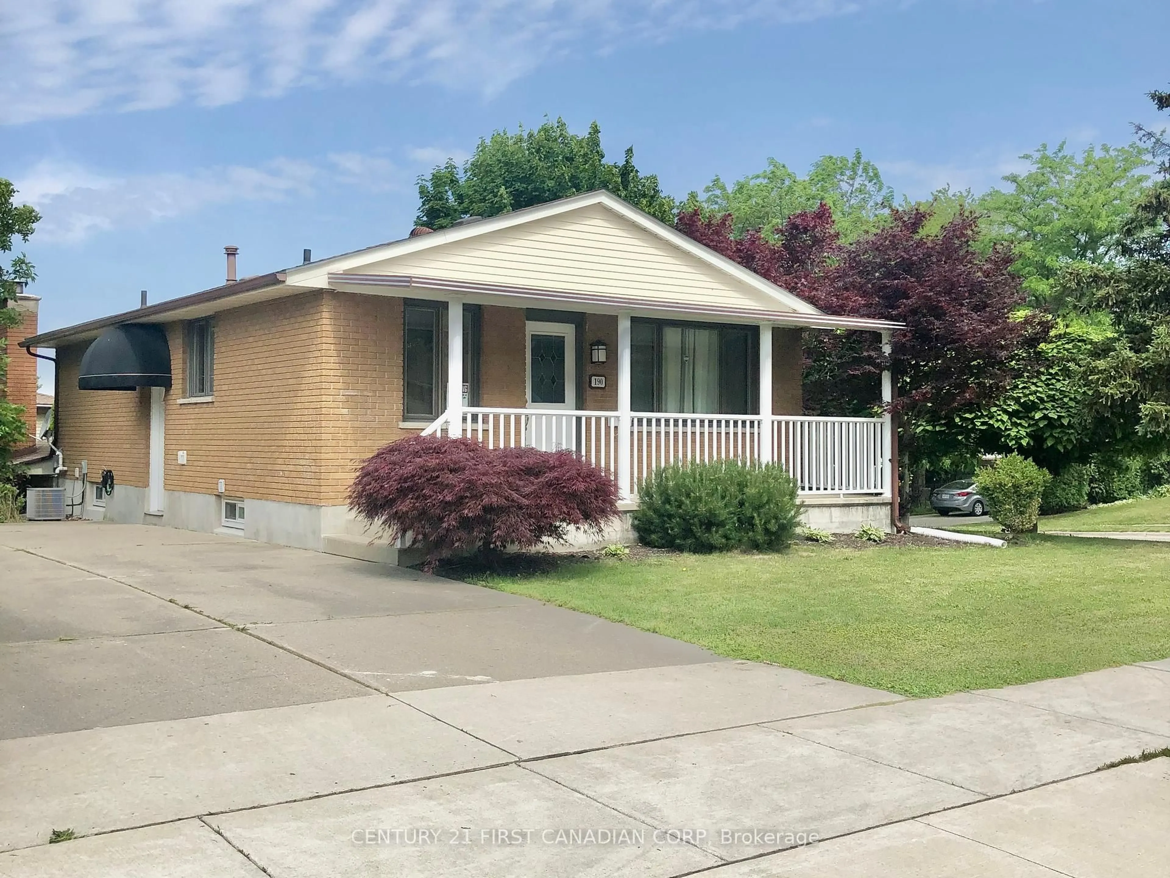 Home with vinyl exterior material, street for 190 Fairview Ave, St. Thomas Ontario N5R 5K4