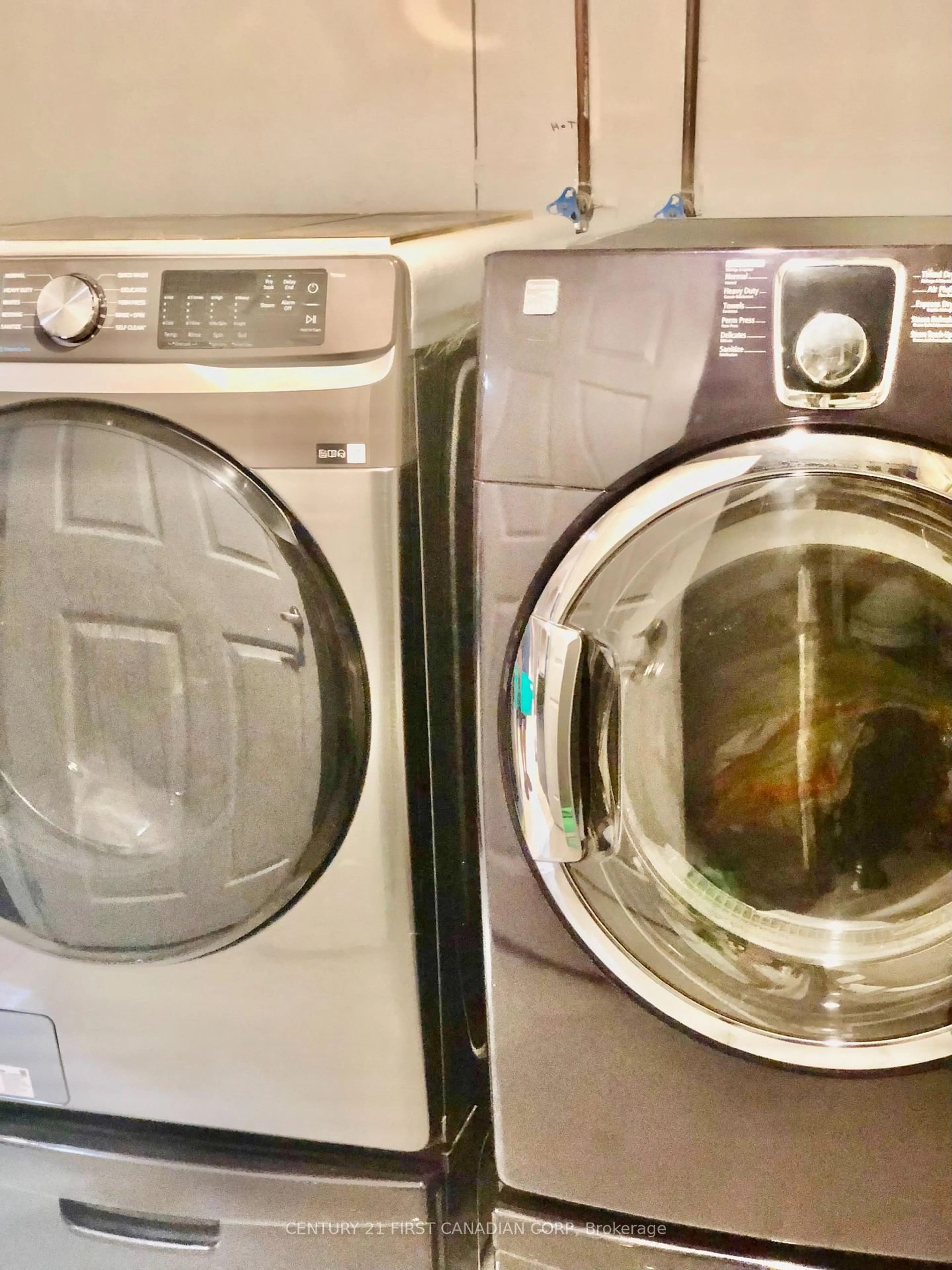 Laundry room for 190 Fairview Ave, St. Thomas Ontario N5R 5K4