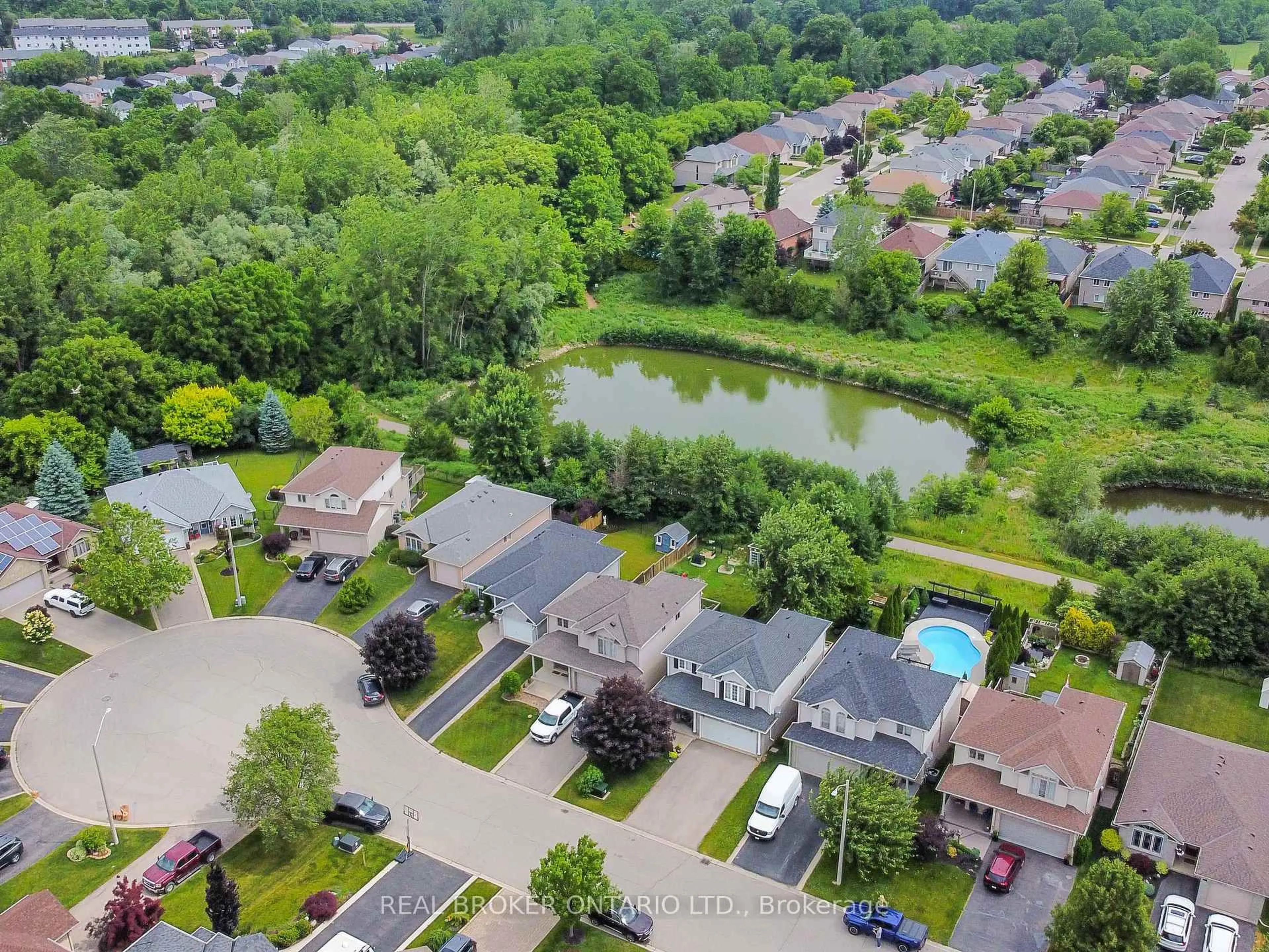A pic from outside/outdoor area/front of a property/back of a property/a pic from drone, water/lake/river/ocean view for 18 Bricker Crt, Brantford Ontario N3T 6R7