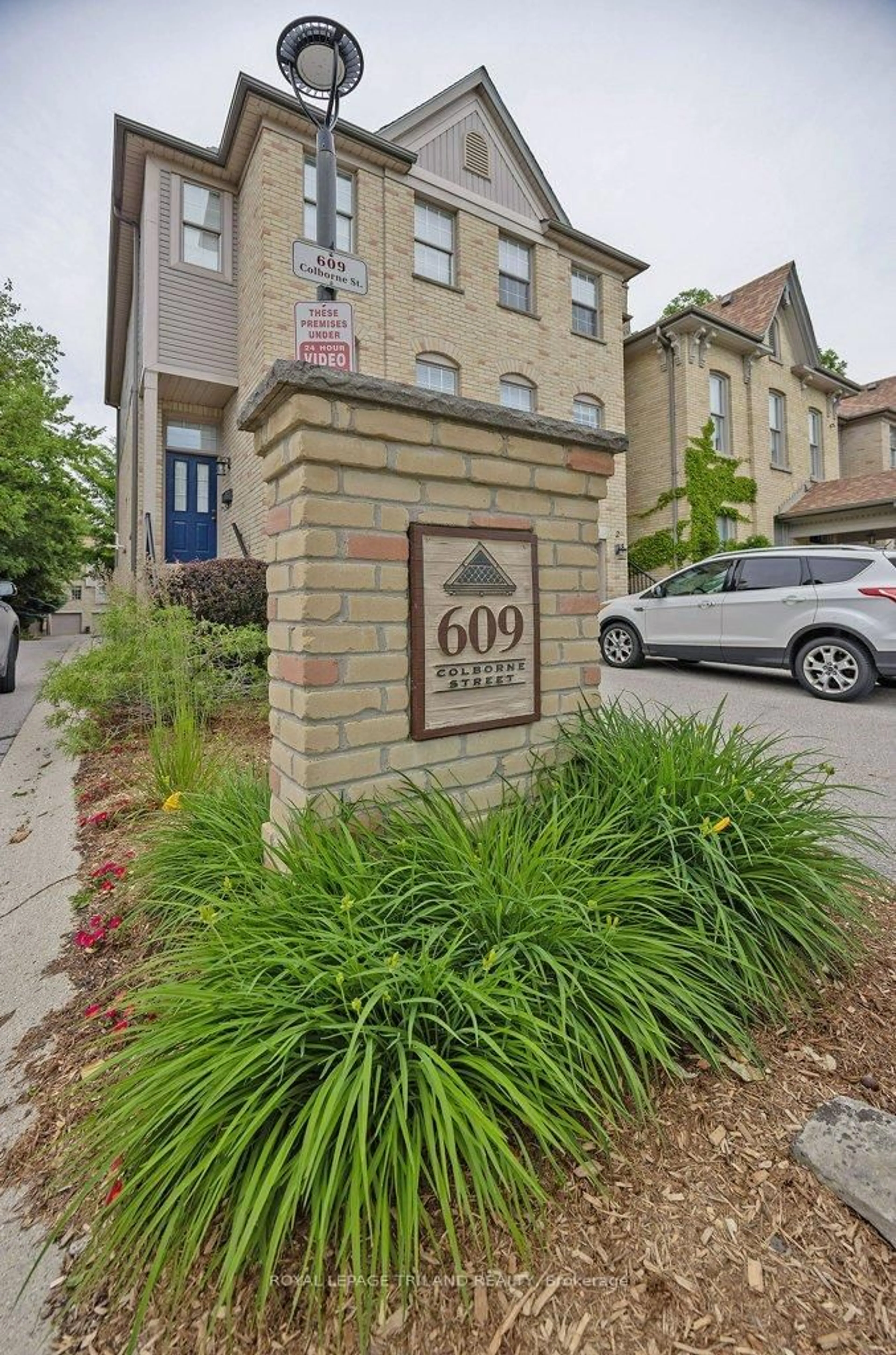 Unknown for 609 Colborne St #4, London East Ontario N6B 2V3