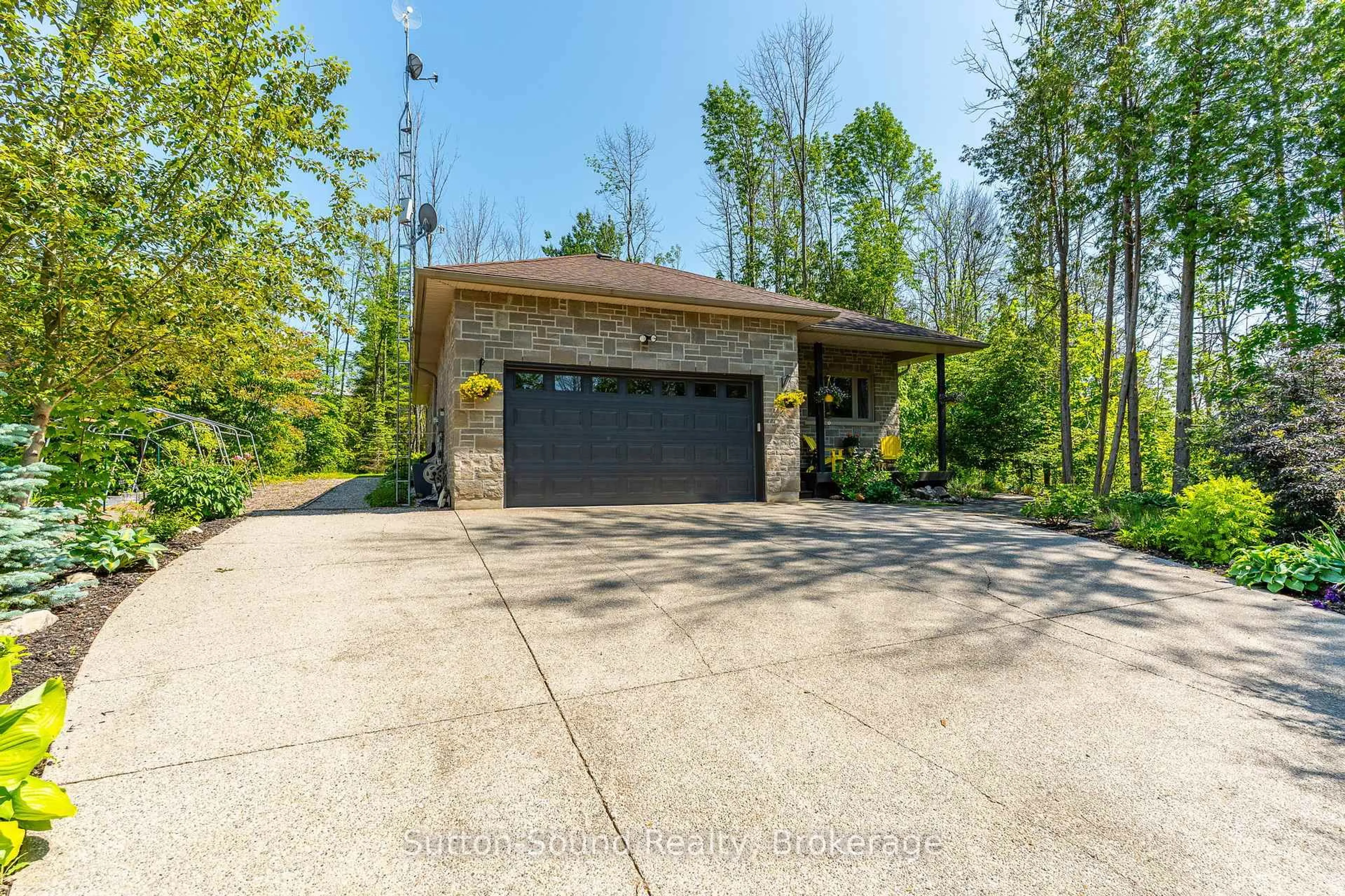 Indoor garage for 170 LAKESHORE Rd, Georgian Bluffs Ontario N0H 2T0