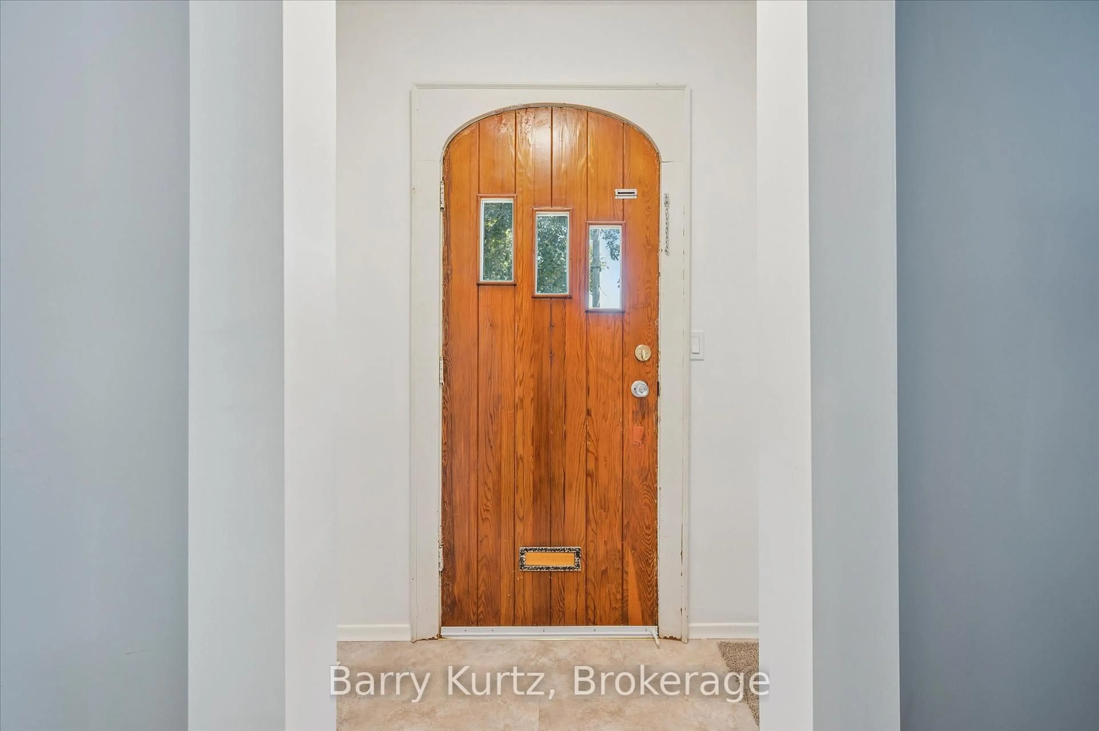 Indoor entryway for 135 Division St, Guelph Ontario N1H 1R7