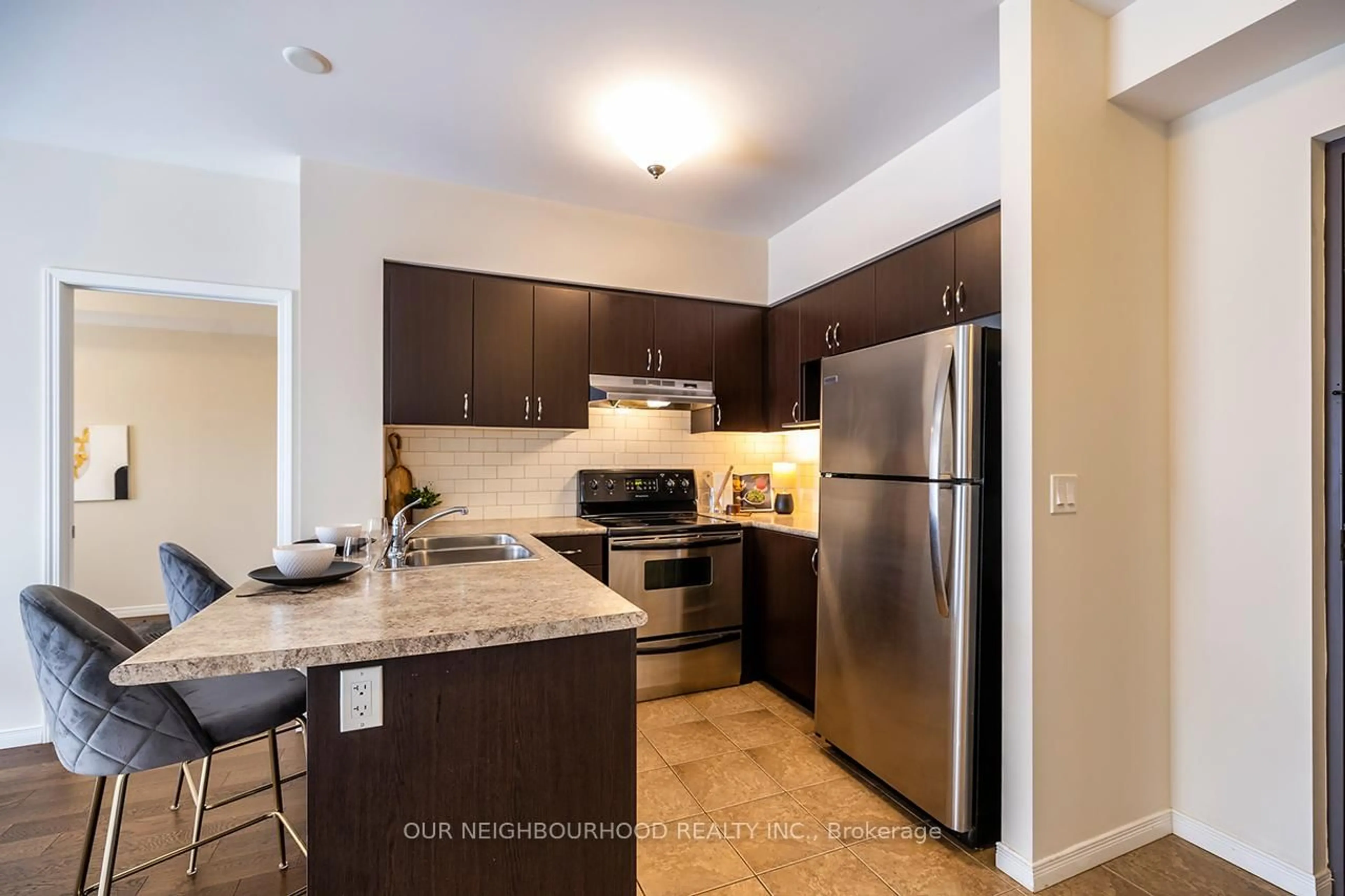 Standard kitchen, unknown for 930 Wentworth St #102, Peterborough West Ontario K9J 8R8