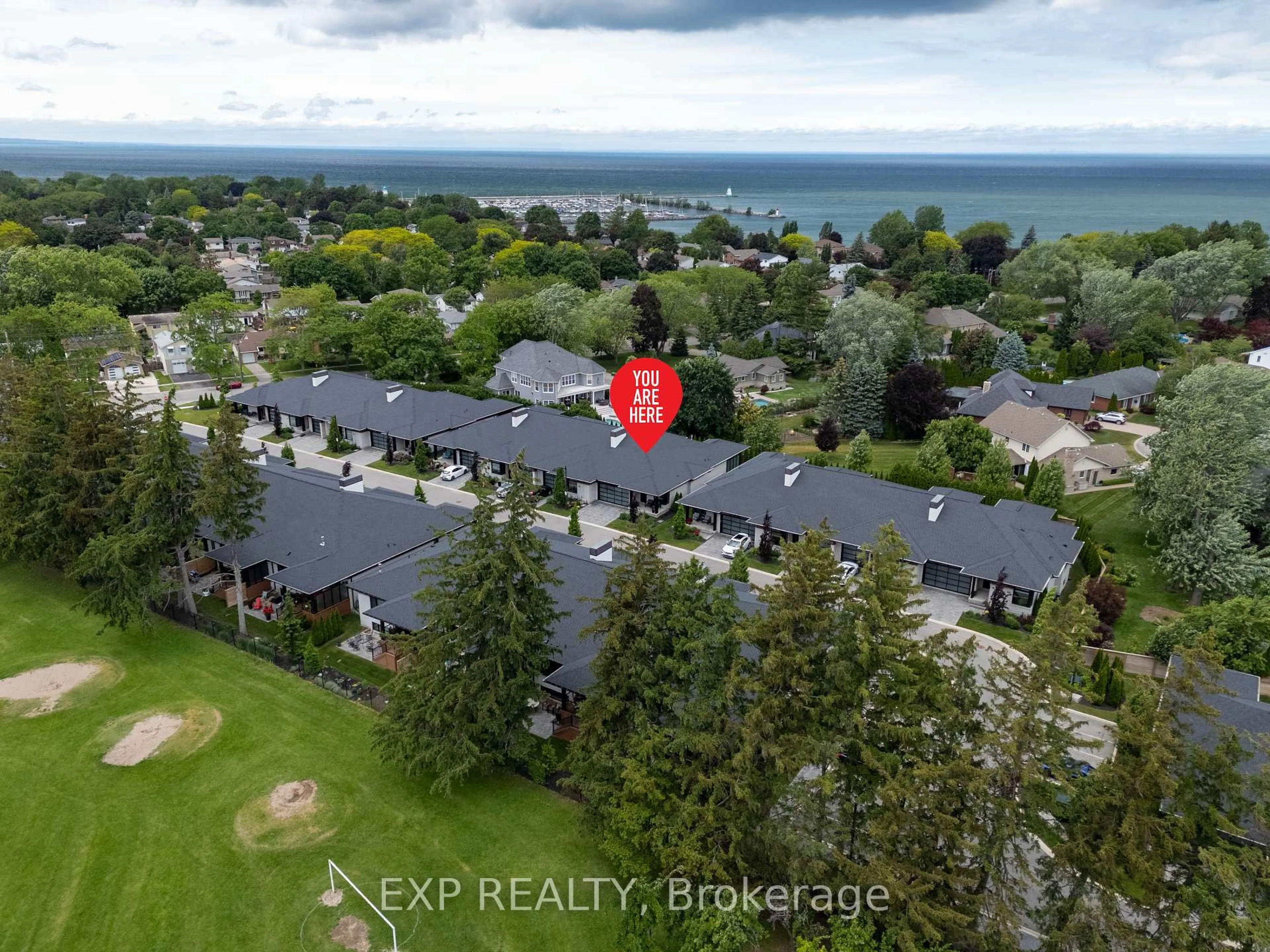 A pic from outside/outdoor area/front of a property/back of a property/a pic from drone, water/lake/river/ocean view for 30 Peach Tree Common, St. Catharines Ontario L2N 0B6