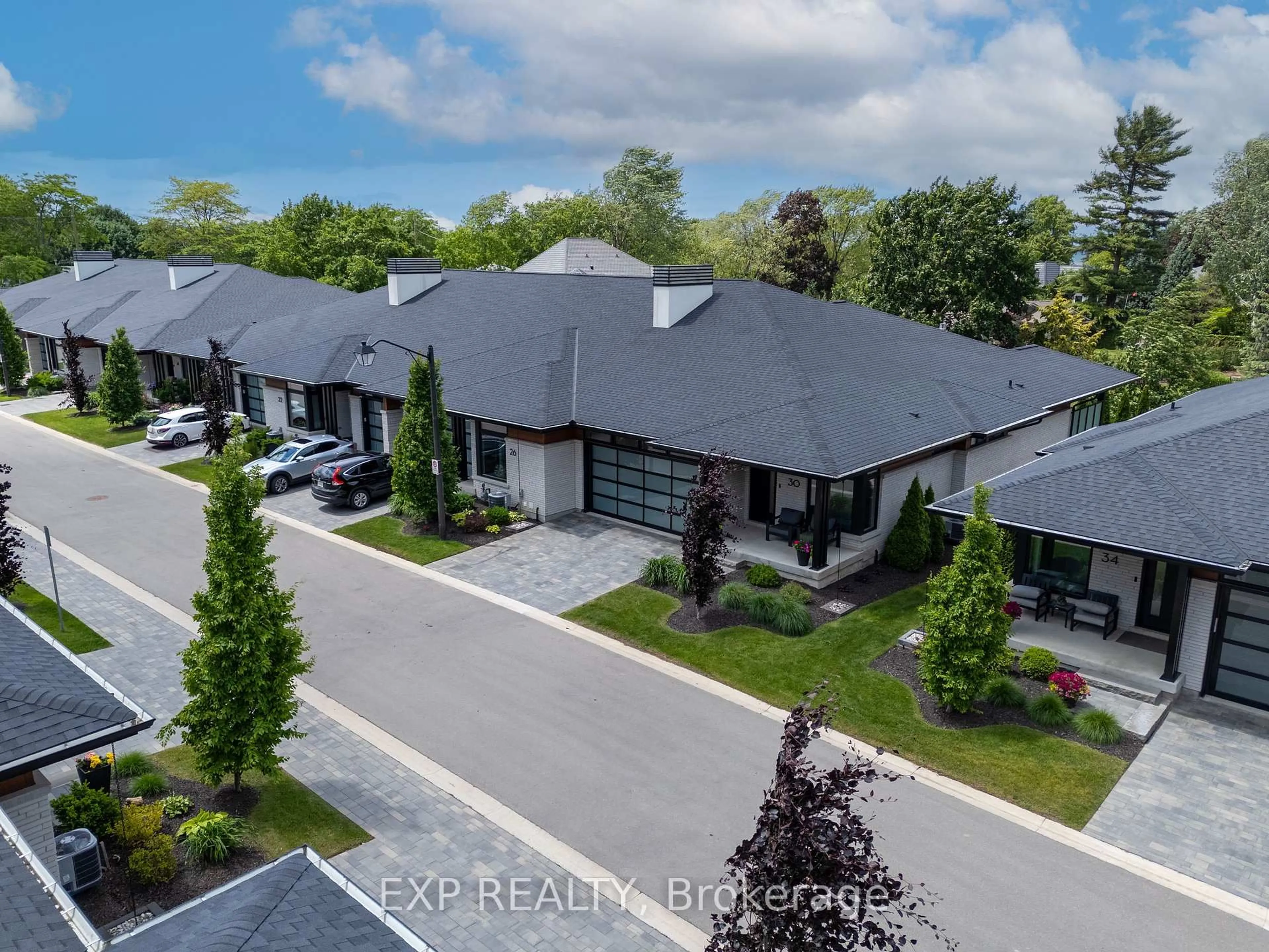 A pic from outside/outdoor area/front of a property/back of a property/a pic from drone, street for 30 Peach Tree Common, St. Catharines Ontario L2N 0B6