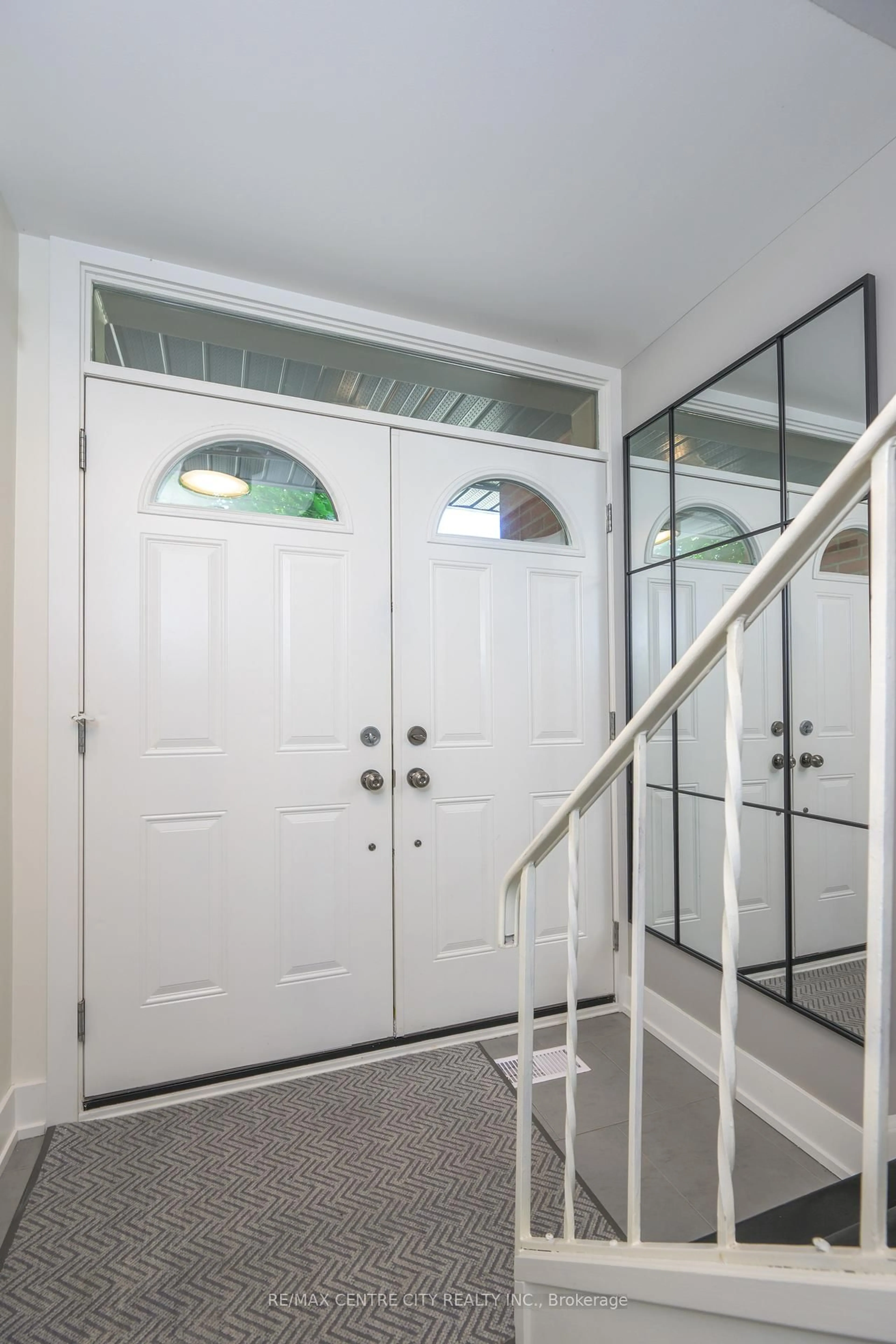 Indoor entryway for 92 Homestead Cres #48, London North Ontario N6G 2E4