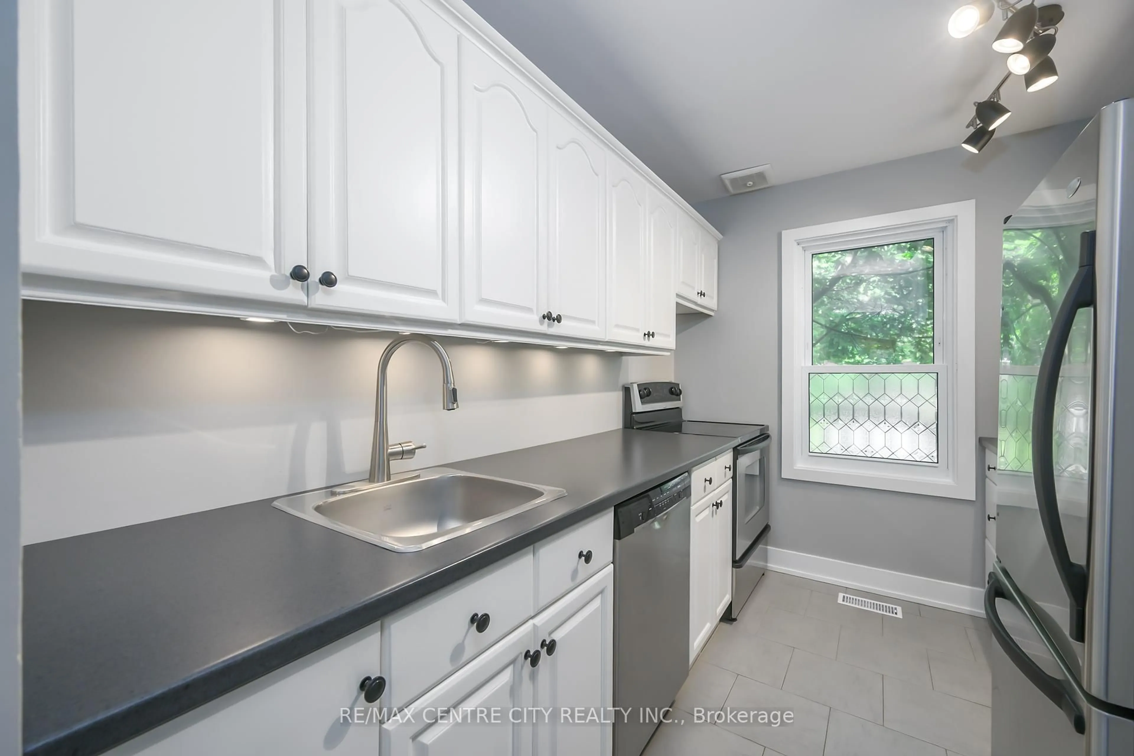 Standard kitchen, ceramic/tile floor for 92 Homestead Cres #48, London North Ontario N6G 2E4