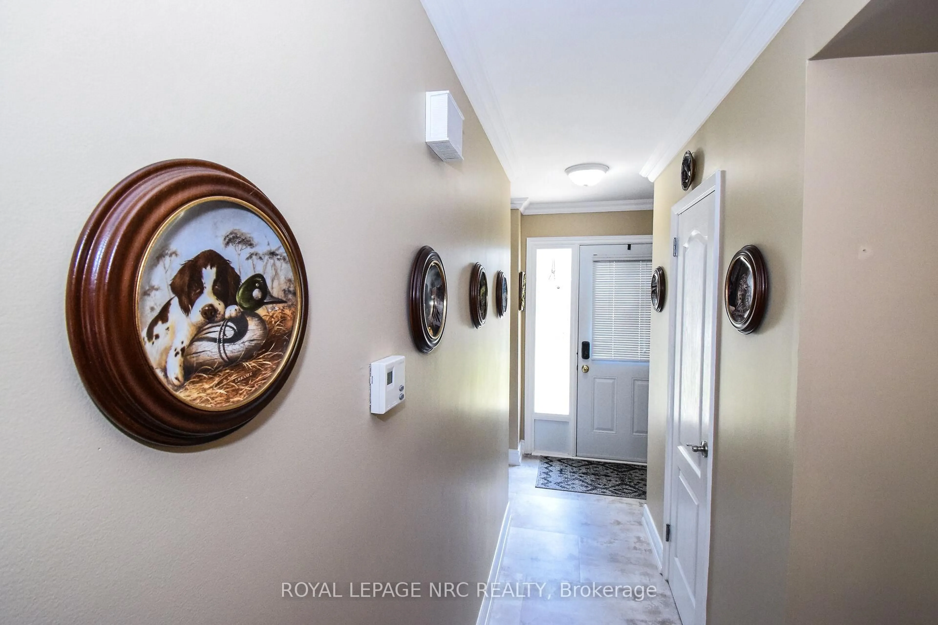 Indoor entryway for 151 Parnell Rd #2, St. Catharines Ontario L2M 3S4