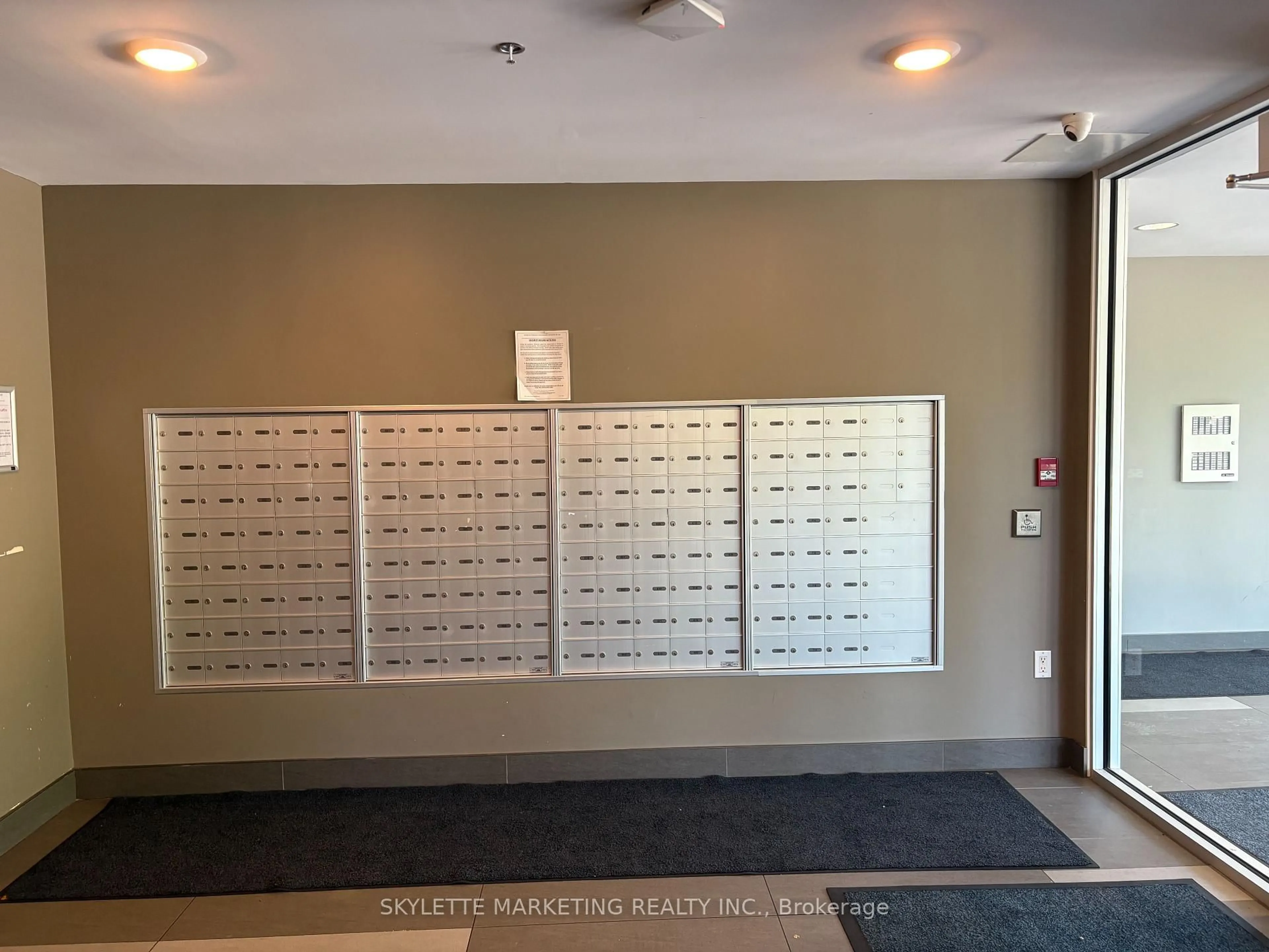 Indoor foyer for 251 Hemlock St #601, Waterloo Ontario N2L 3R4