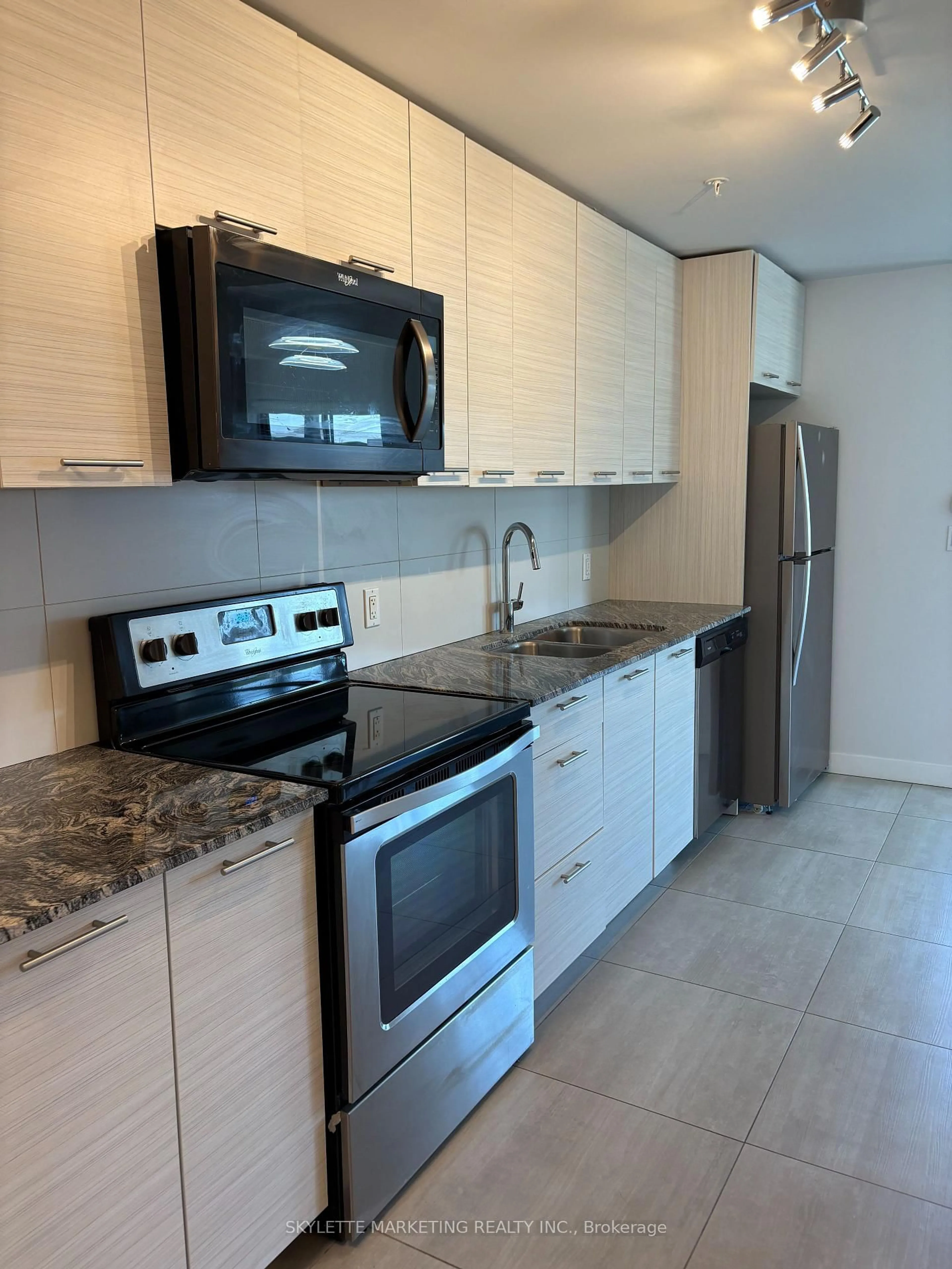 Standard kitchen, ceramic/tile floor for 251 Hemlock St #601, Waterloo Ontario N2L 3R4
