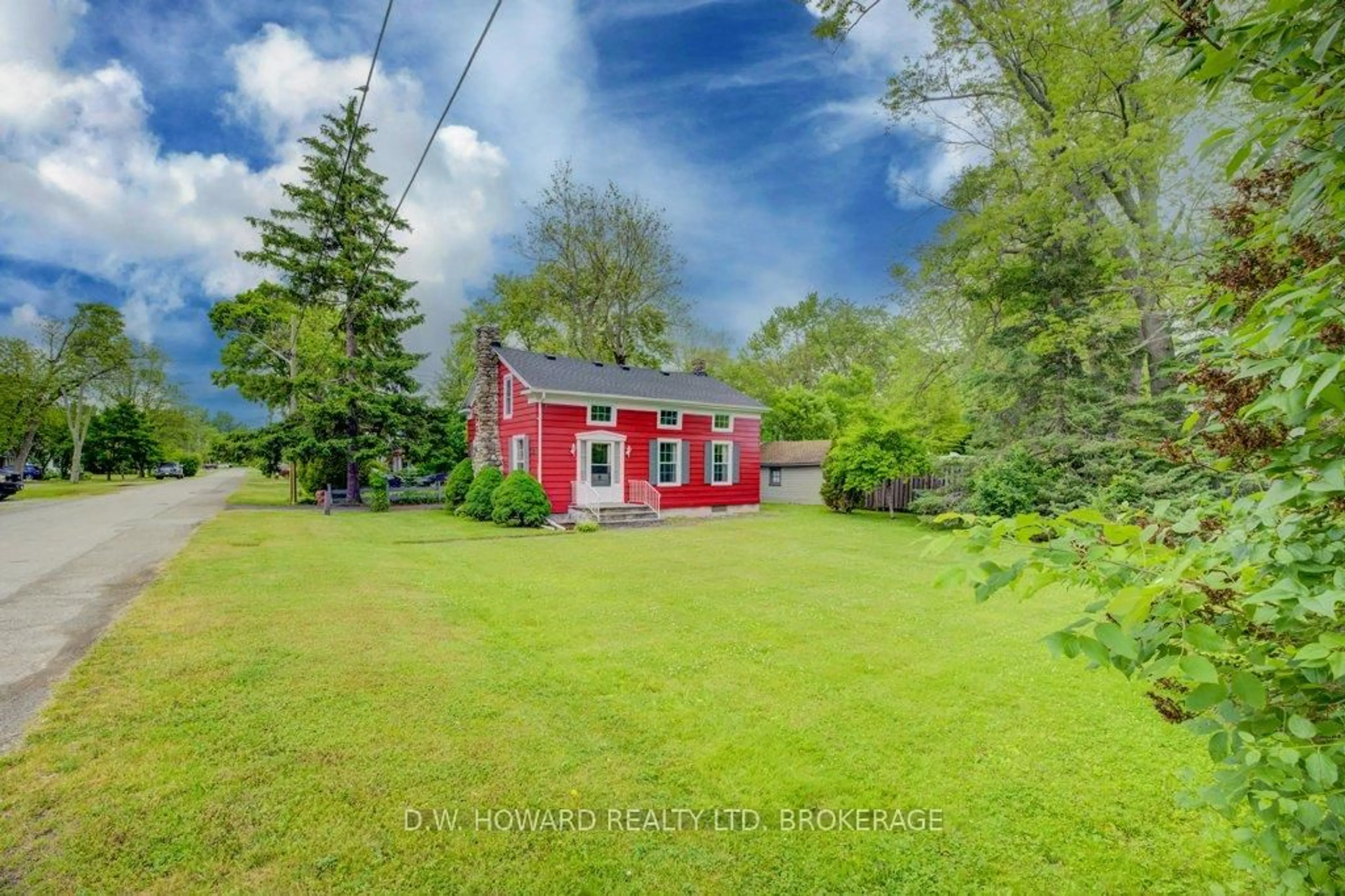 A pic from outside/outdoor area/front of a property/back of a property/a pic from drone, water/lake/river/ocean view for 302 Beachview Ave, Fort Erie Ontario L2A 4L7