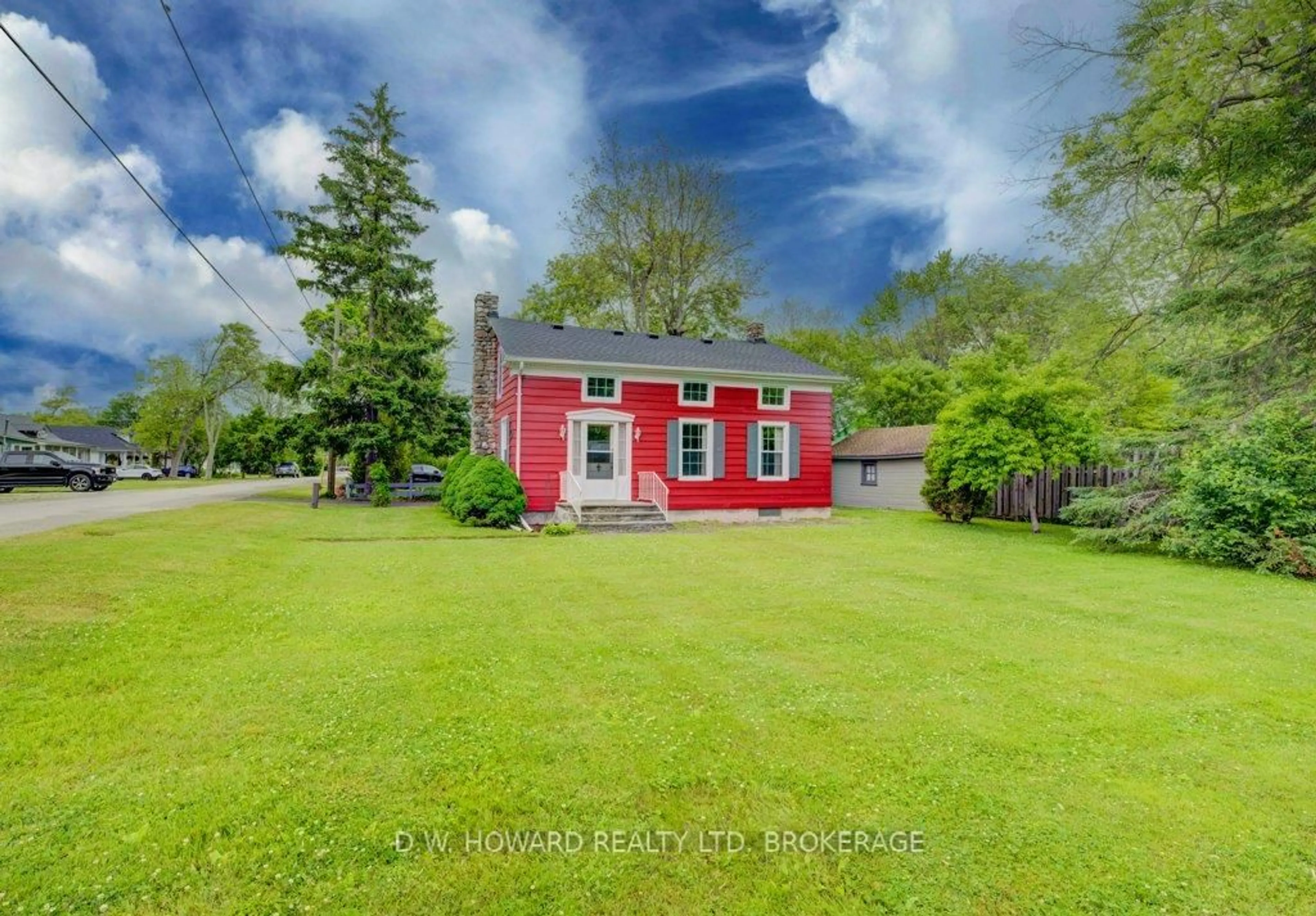 A pic from outside/outdoor area/front of a property/back of a property/a pic from drone, unknown for 302 Beachview Ave, Fort Erie Ontario L2A 4L7