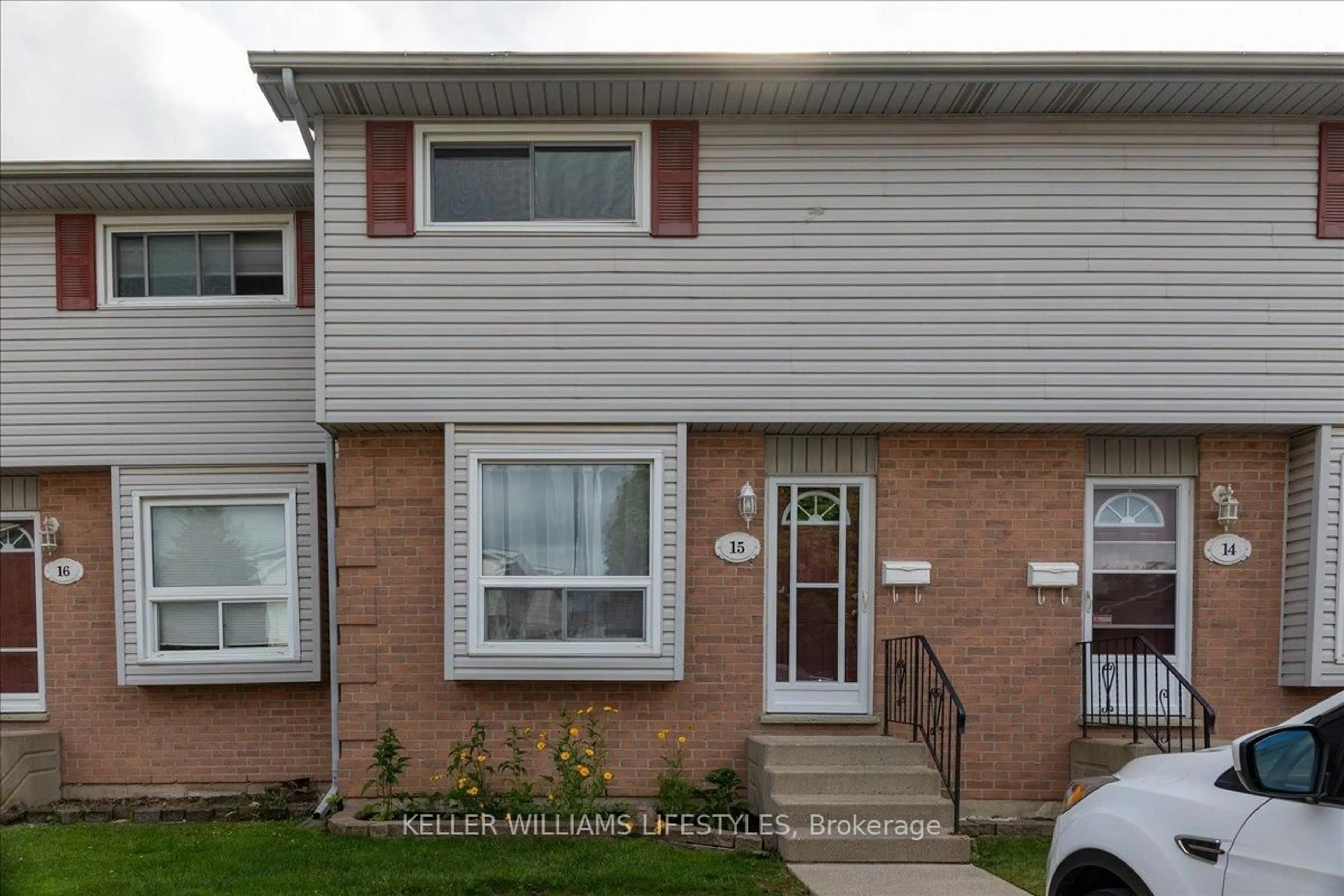 Home with vinyl exterior material, street for 1430 Jalna Blvd #15, London South Ontario N6E 3C1