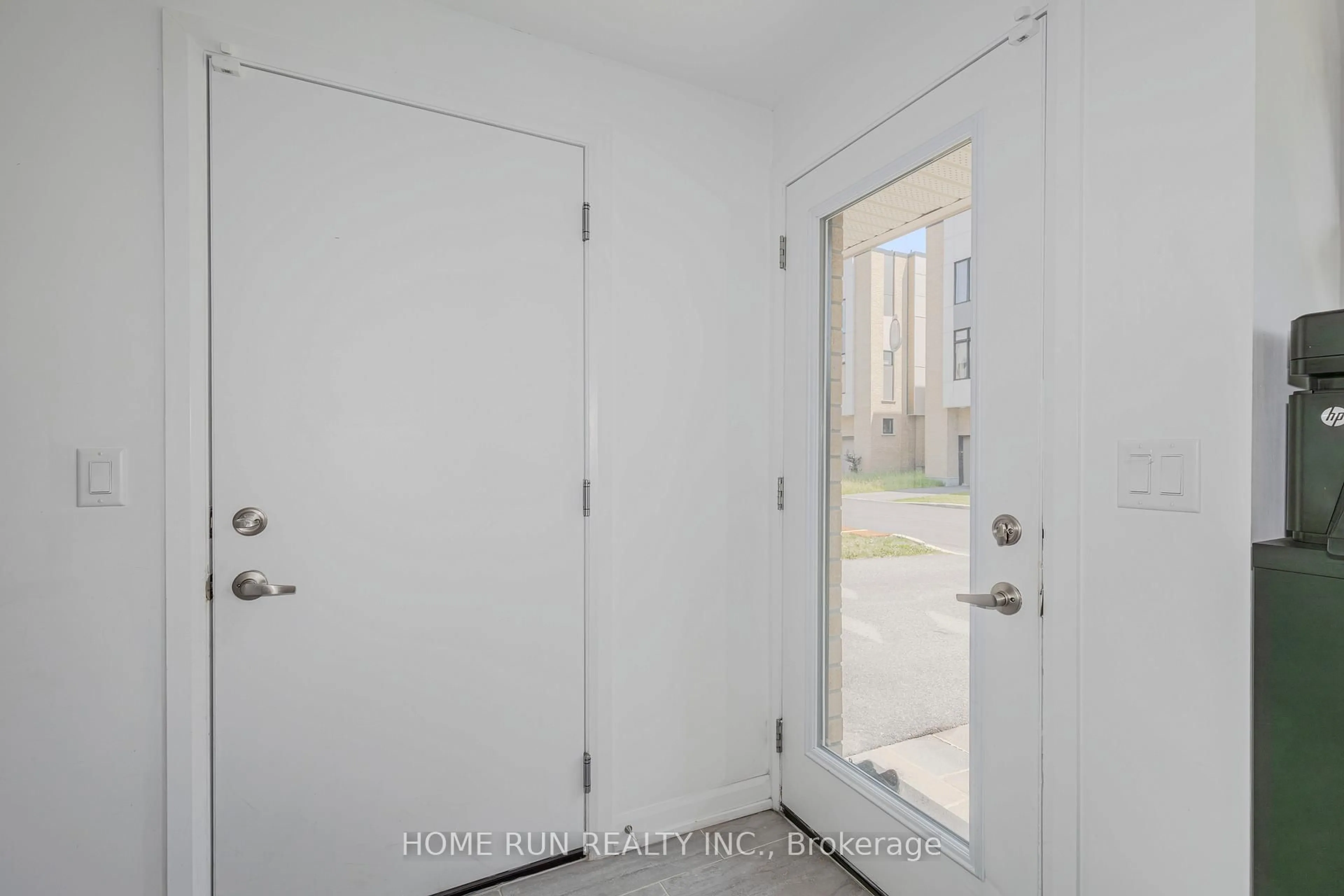 Indoor entryway for 57 Cherry Blossom Private, Ottawa Ontario K2H 0C4