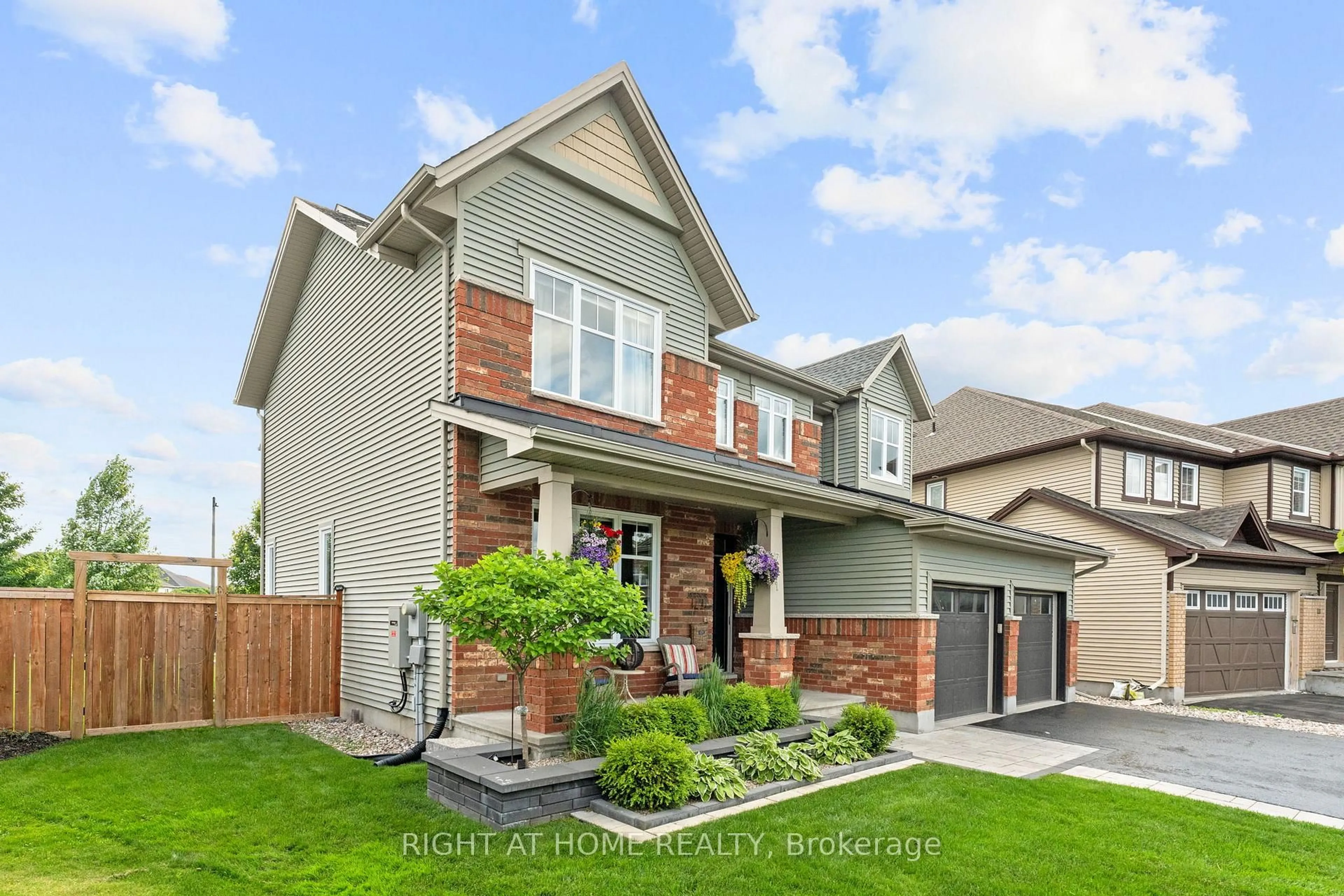 Home with brick exterior material, street for 711 Wrangler Circ, Stittsville Ontario K2S 0R2