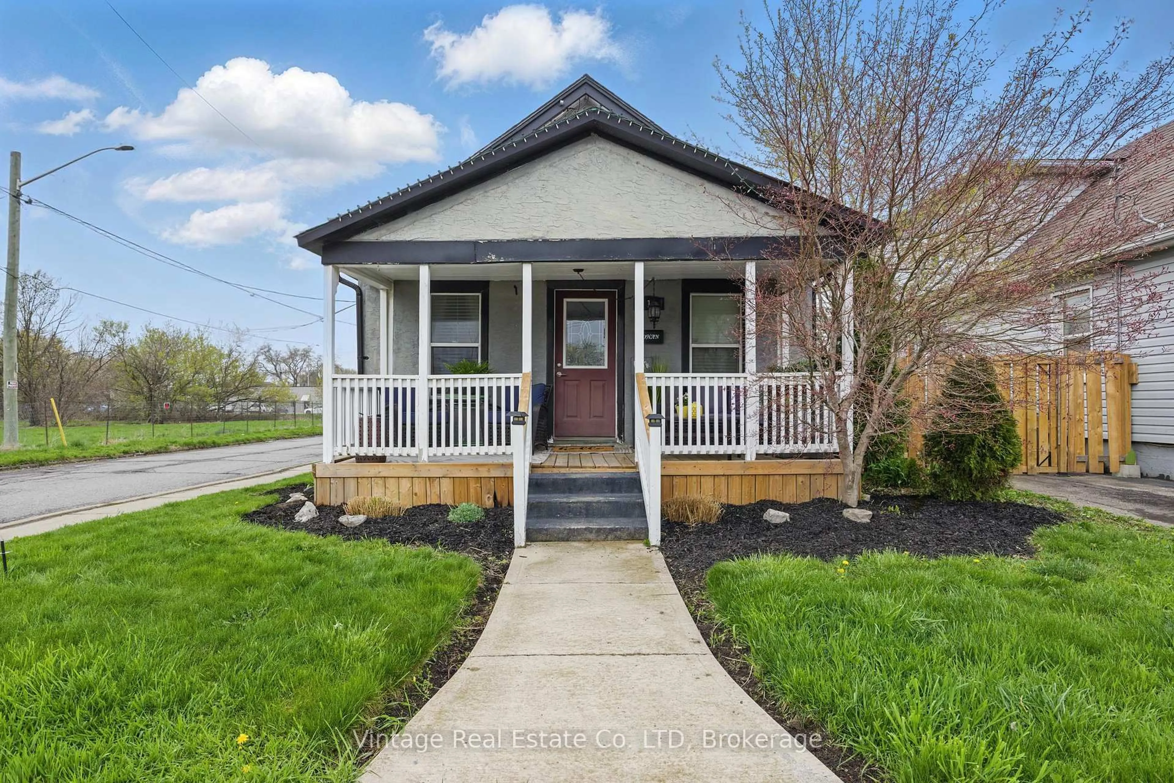 Unknown for 1 Seneca St, St. Catharines Ontario L2R 2T8