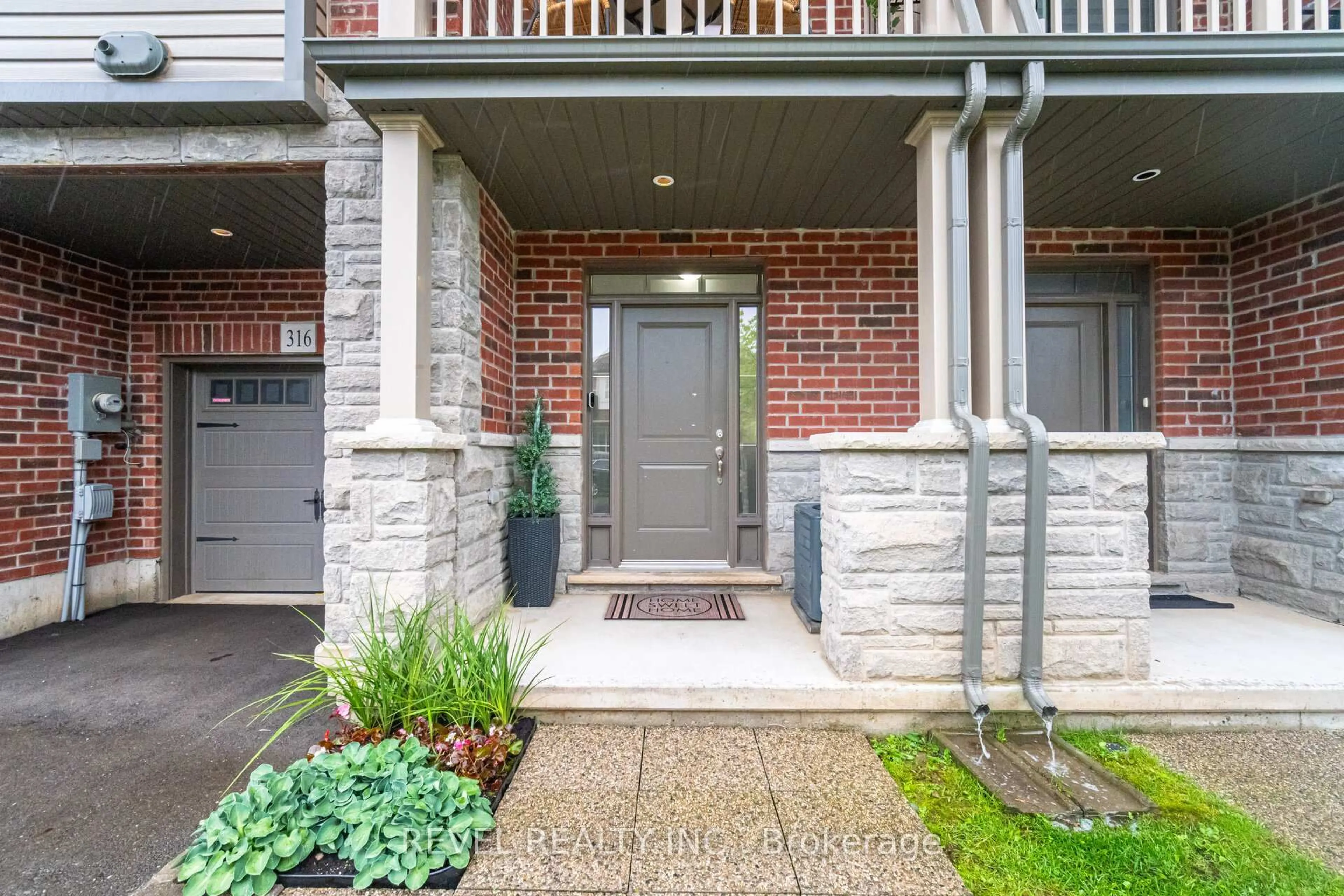 Home with brick exterior material, street for 316 Humphrey St, Hamilton Ontario L8B 1W5