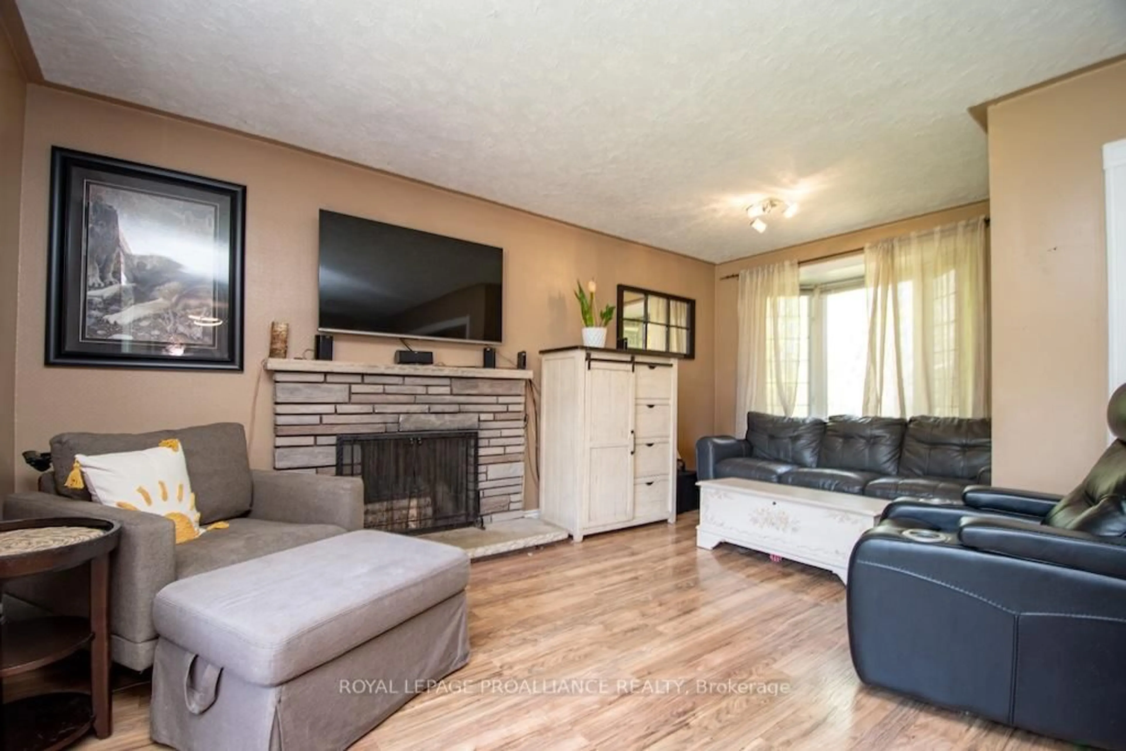 Living room with furniture, wood/laminate floor for 1060 Glendale Dr, Peterborough North Ontario K9H 6M4