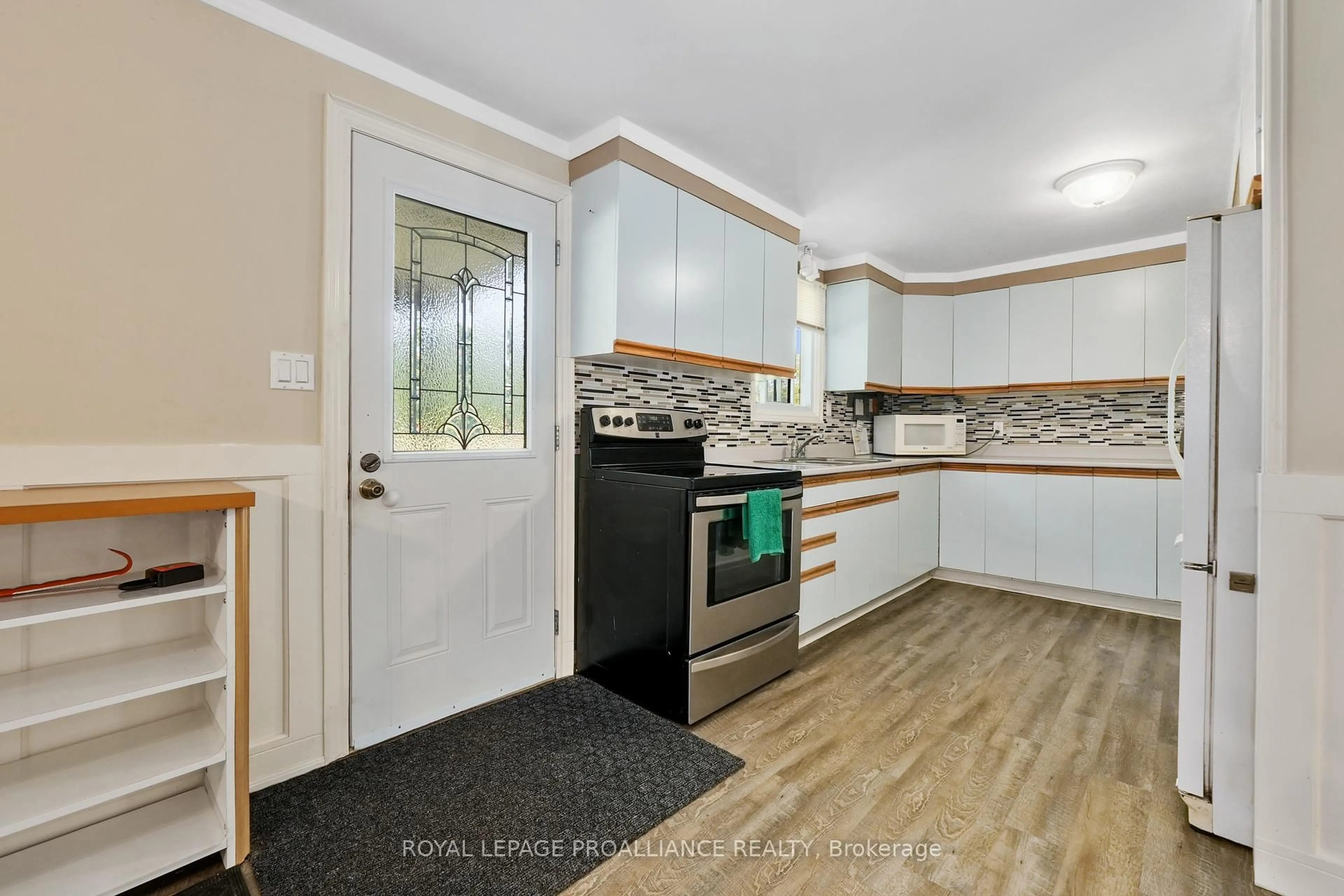 Standard kitchen, unknown for 1827 2nd Line, Trent Hills Ontario K0L 1L0
